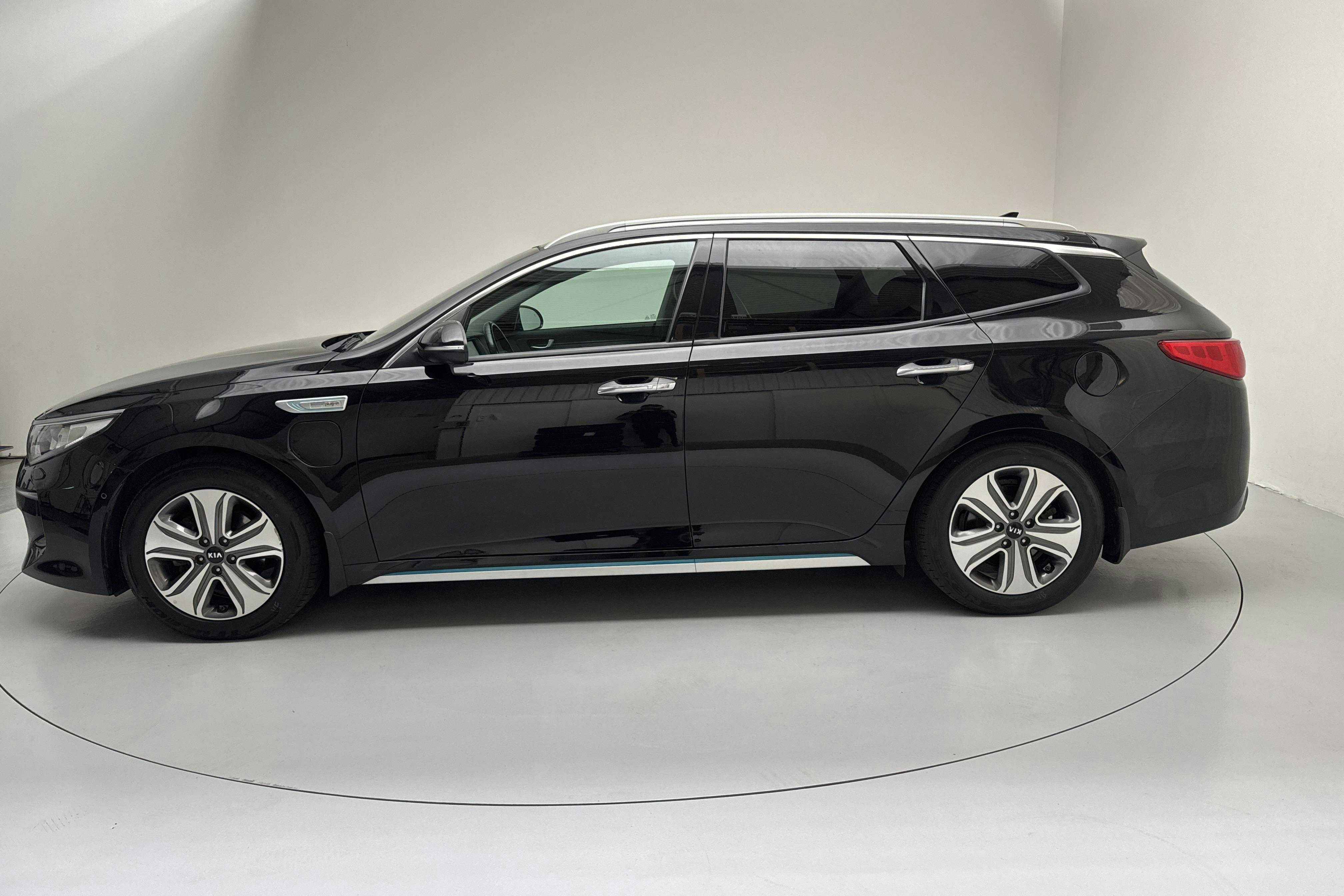 Esitlusfoto 2 aadressil 17: KIA Optima 2.0 GDi Plug-in Hybrid SW (205hk) - 102 760 km - Automaatne - must - 2018
