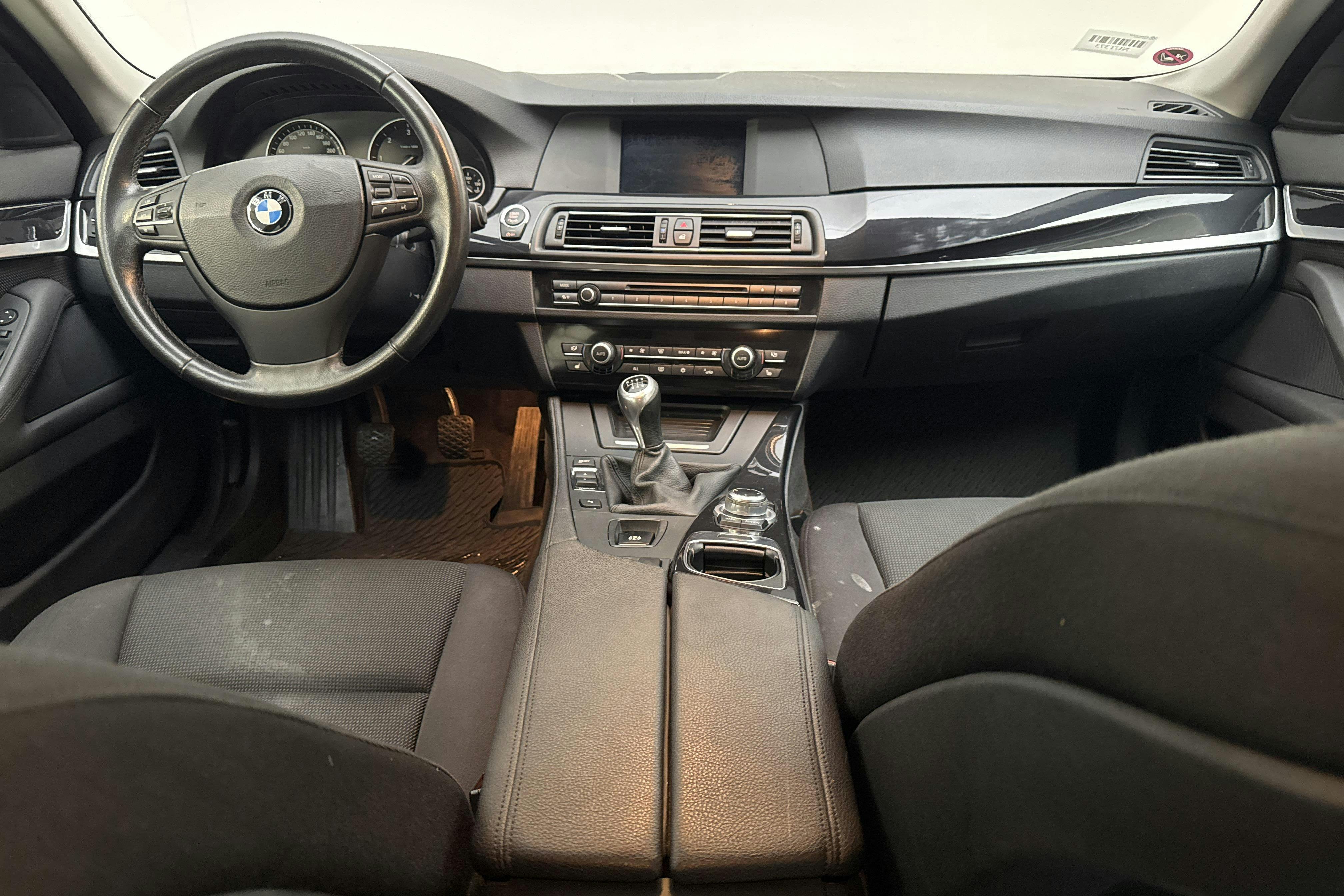 BMW 520d Touring, F11 (184hk) - 17 911 mil - Manuell - blå - 2012