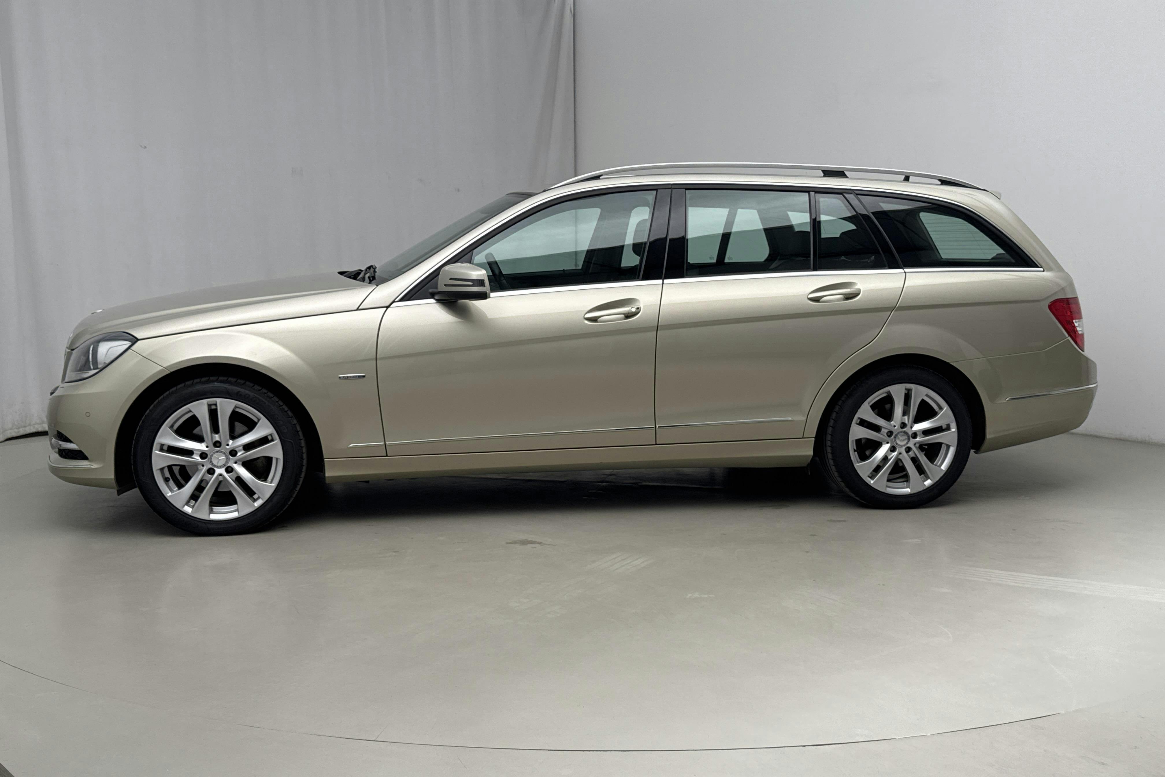 Esitlusfoto 2 aadressil 17: Mercedes C 180 Kombi S204 (156hk) - 68 760 km - Automaatne - Light Brown - 2012