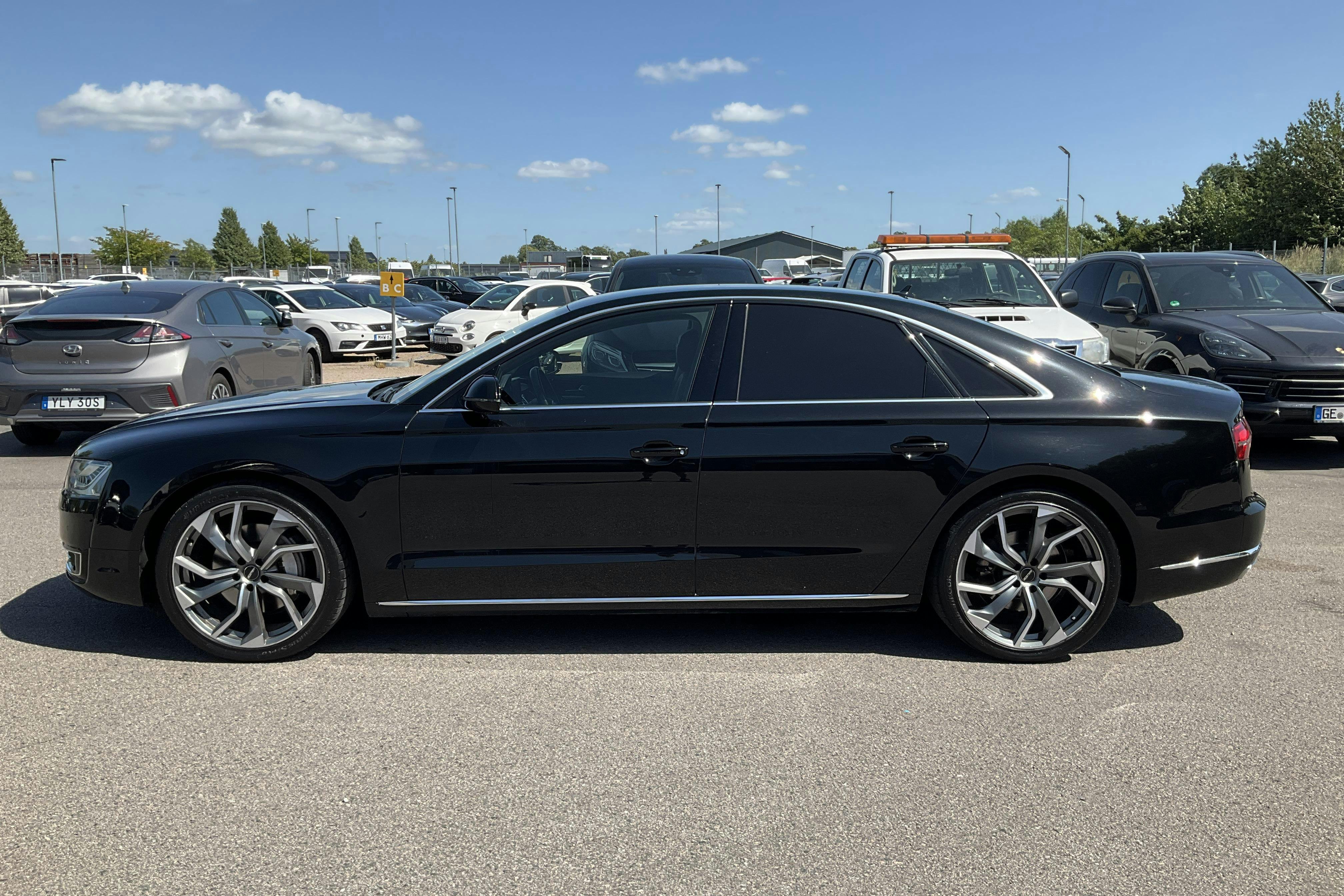 Presentationsfoto 2 av 14: Audi A8 3.0 TDI quattro (262hk) - 18 536 mil - Automat - svart - 2016