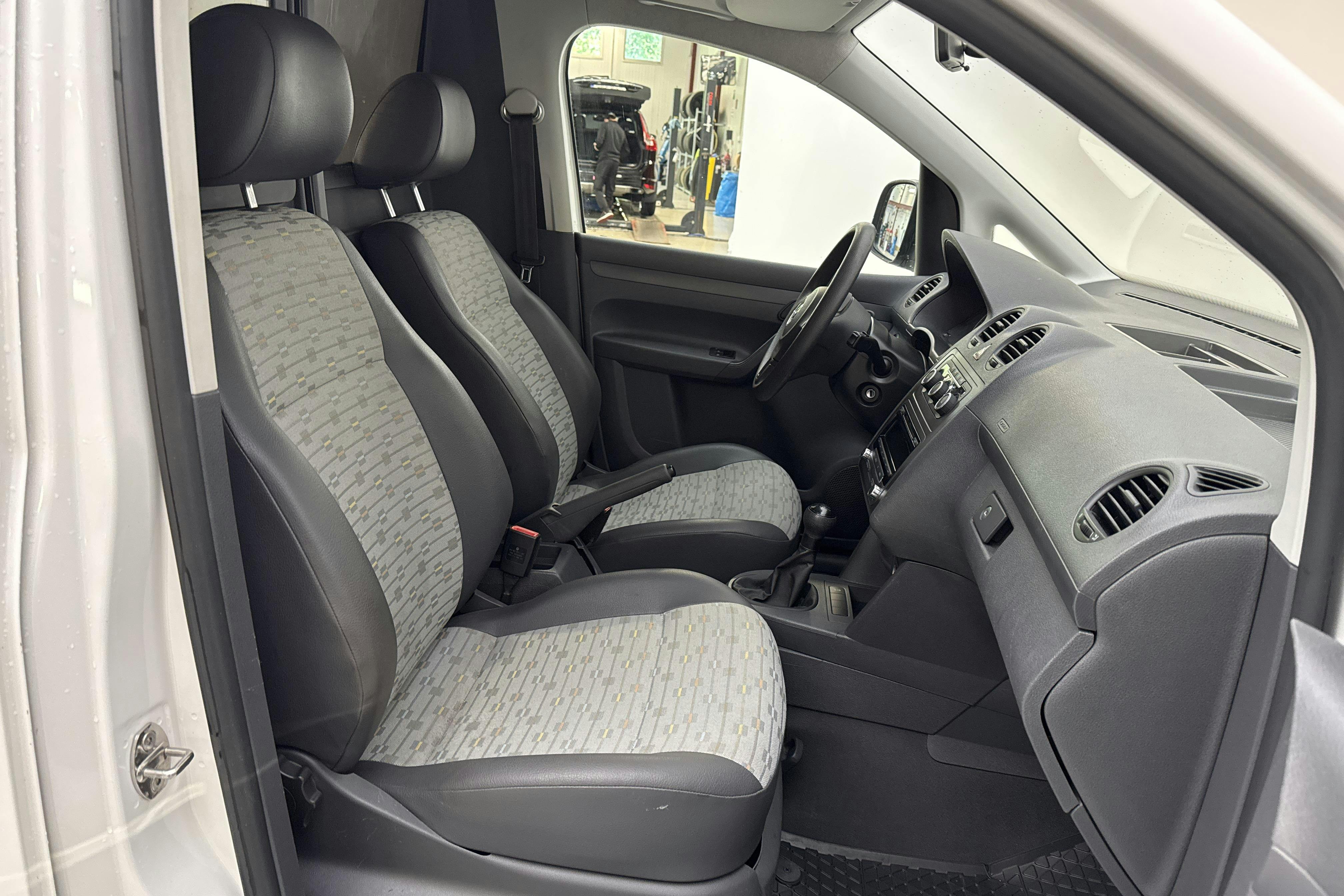 VW Caddy 1.6 TDI Skåp (75hk) - 9 825 mil - Manuell - vit - 2012