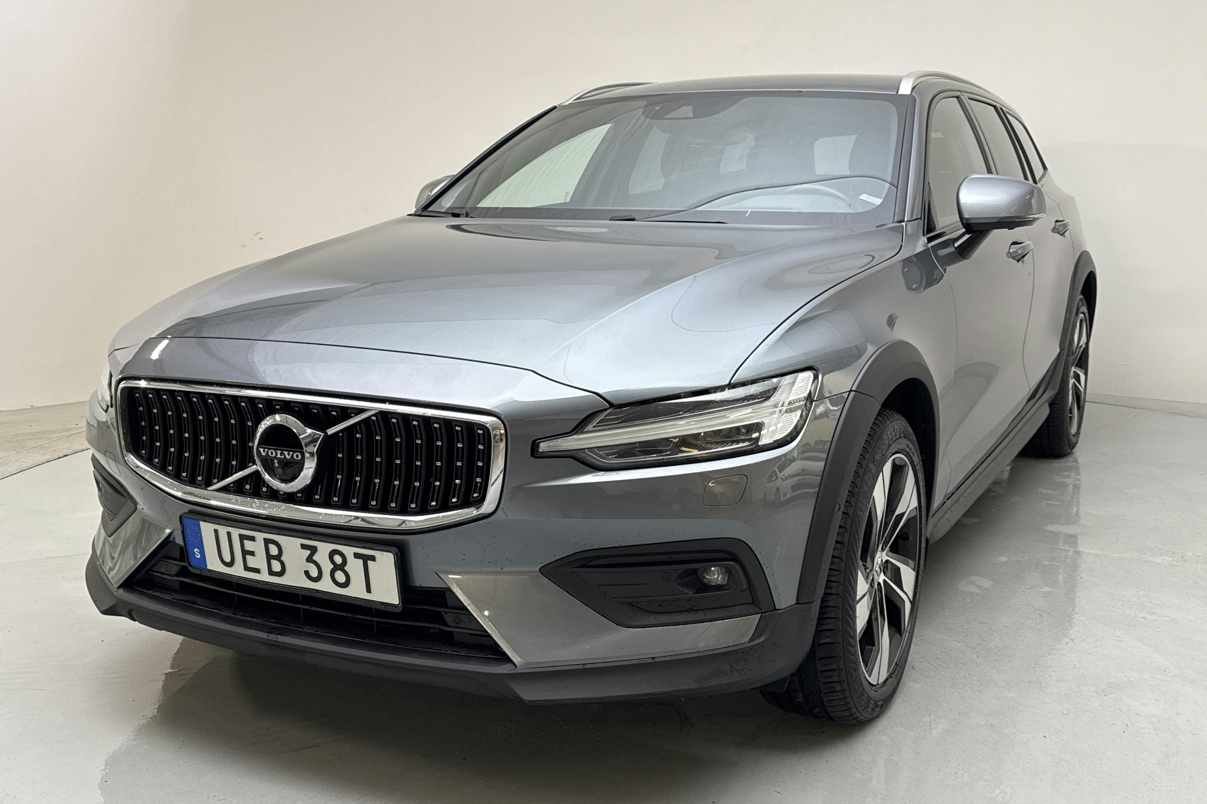 Volvo V60 D4 Cross Country AWD (190hk) - 14 493 mil - Automat - grå - 2020