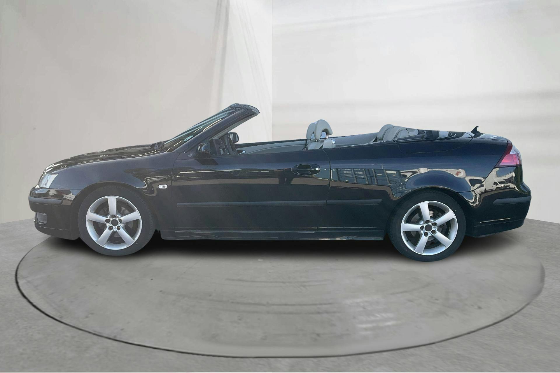 Presentationsfoto 2 av 16: Saab 9-3 2.0T Cabriolet (210hk) - 21 590 mil - Automat - svart - 2007