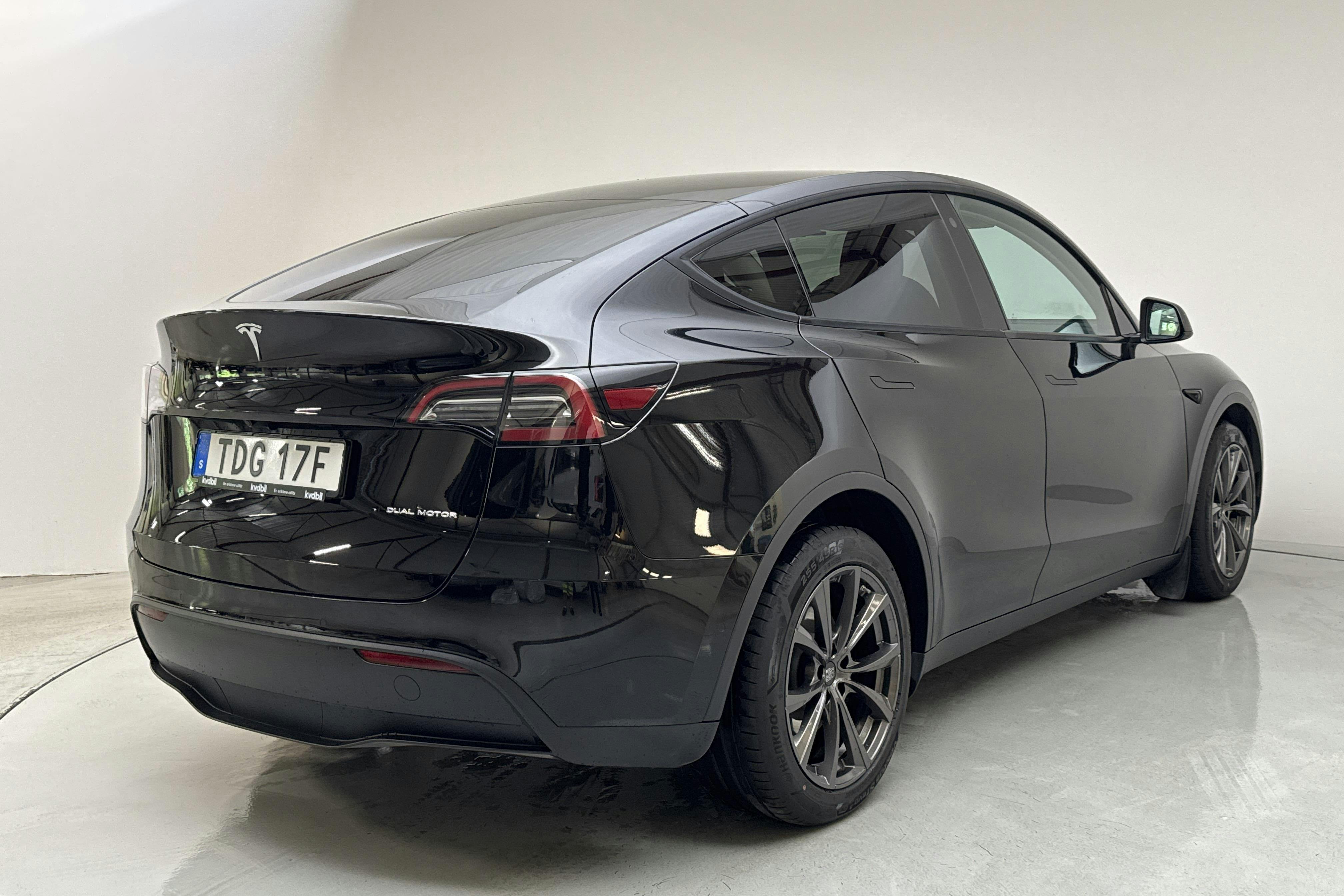 Tesla Model Y Long Range Dual Motor AWD - 8 503 mil - Automat - svart - 2022