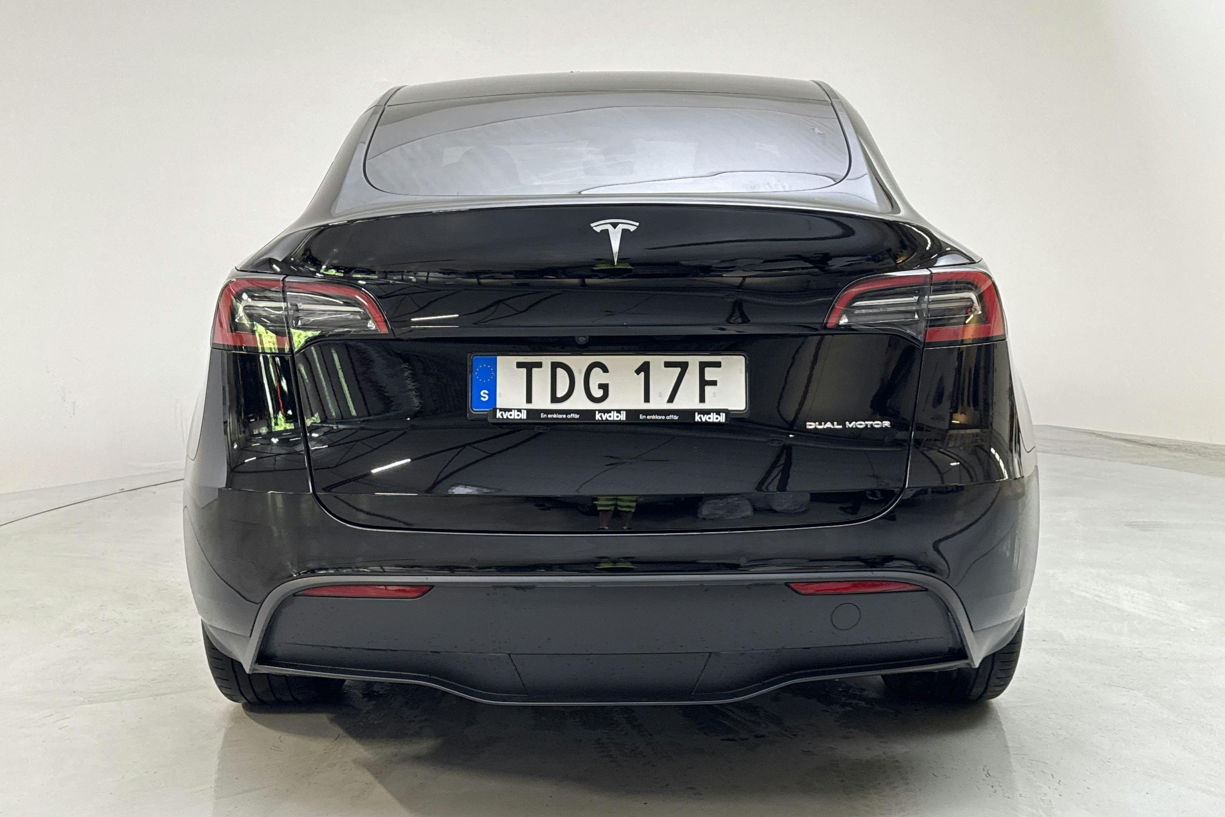 Tesla Model Y Long Range Dual Motor AWD - 8 503 mil - Automat - svart - 2022