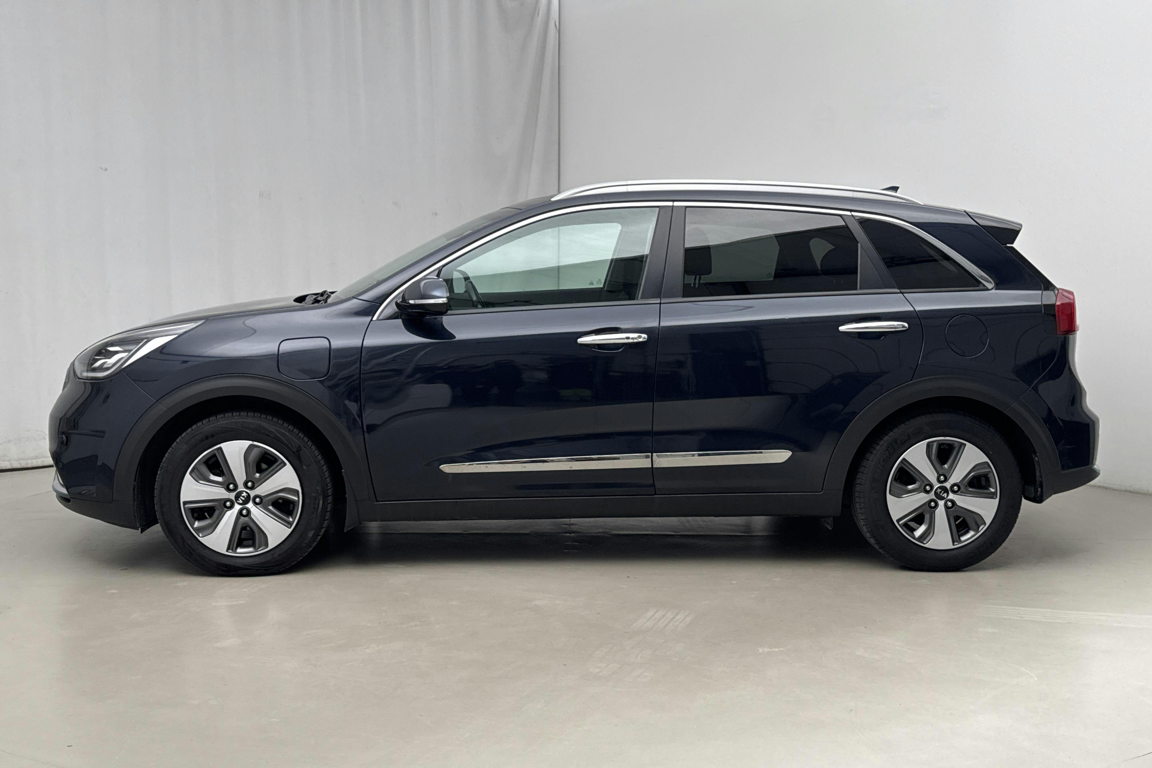 Presentationsfoto 2 av 17: KIA Niro Plug-in Hybrid 1.6 (141hk) - 7 800 mil - Automat - blå - 2018