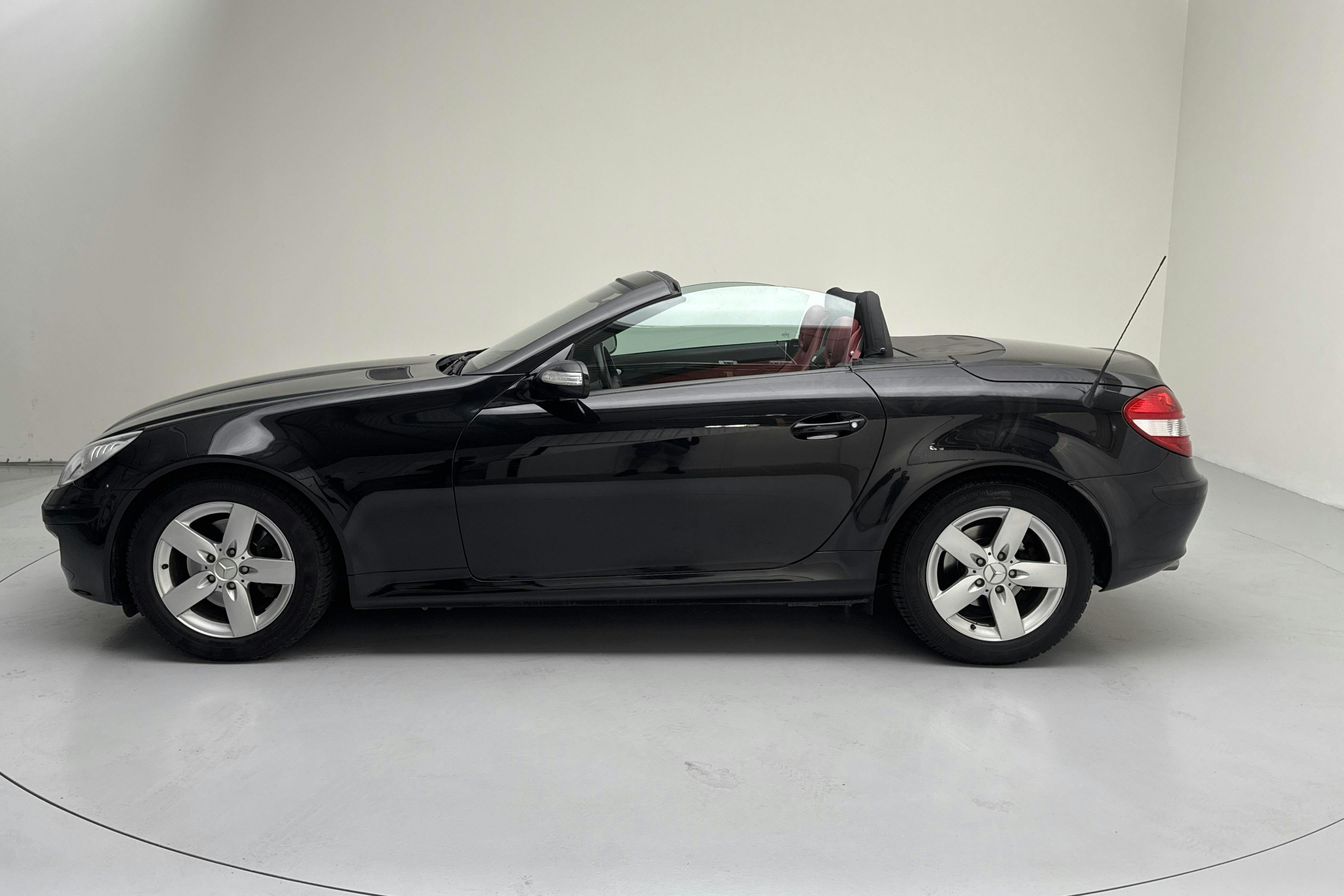 Esitlusfoto 2 aadressil 14: Mercedes SLK 280 R171 (231hk) - 77 960 km - Automaatne - must - 2006