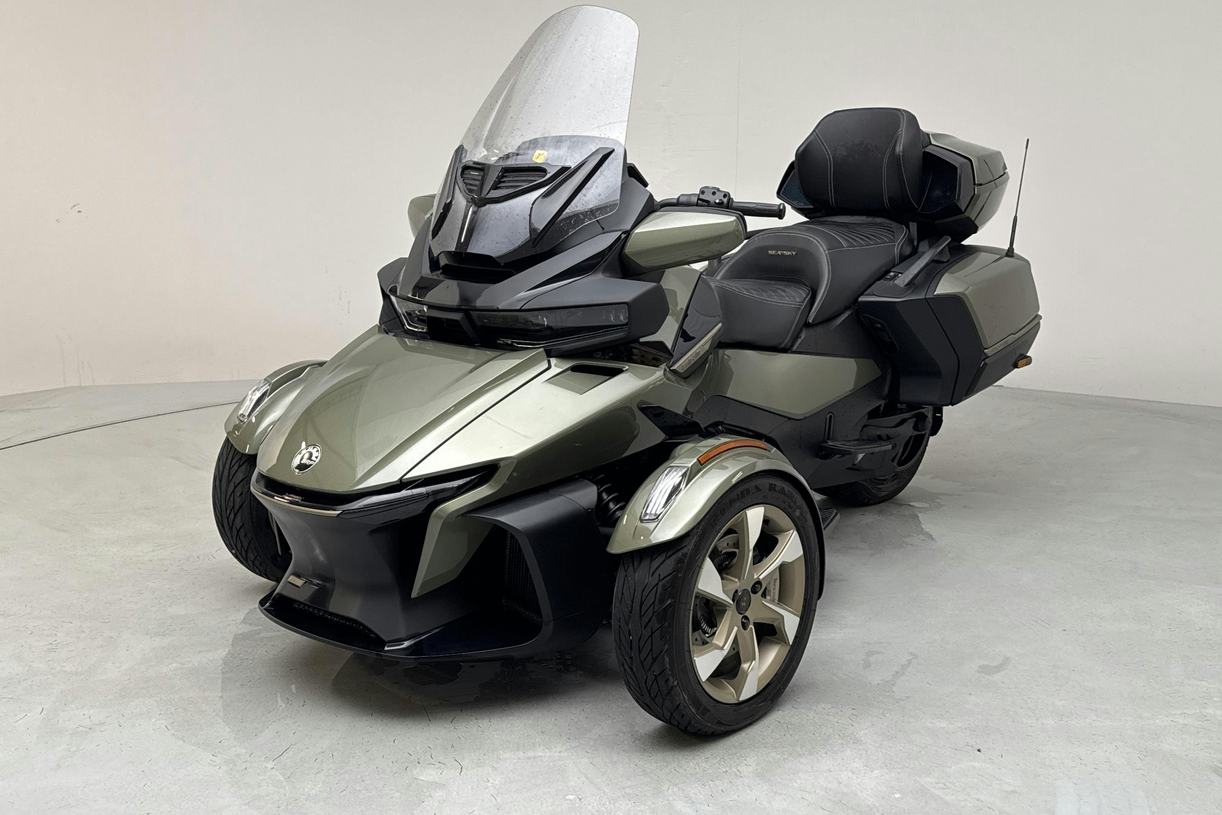 BRP Can-am - 1 548 mil - Automat - Light Green - 2021