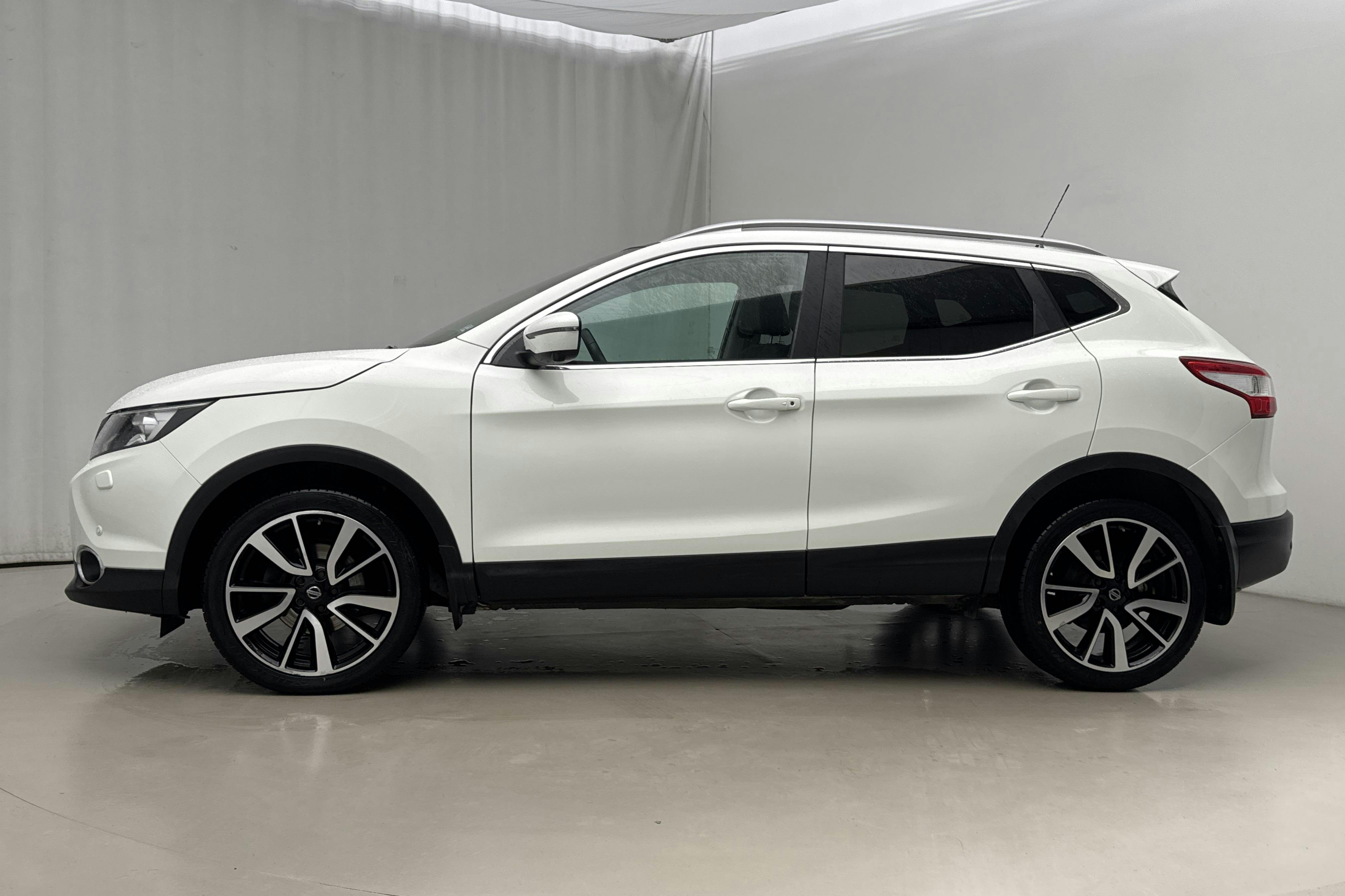 Presentation photo 2 of 17: Nissan Qashqai 1.2 (115hk) - 71 560 km - Automatic - white - 2015