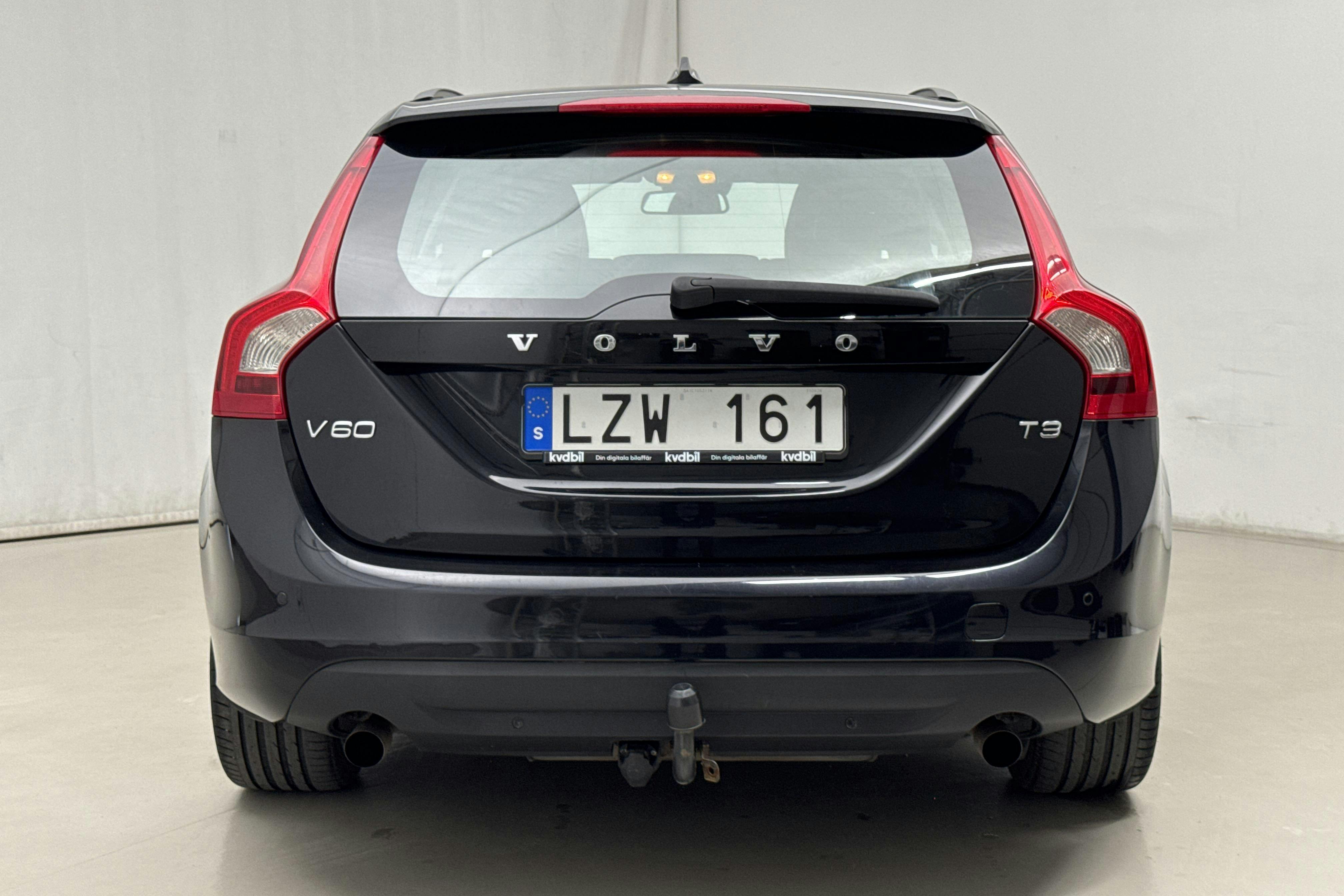 Volvo V60 T3 (150hk) - 215 950 km - Käsitsi - must - 2012