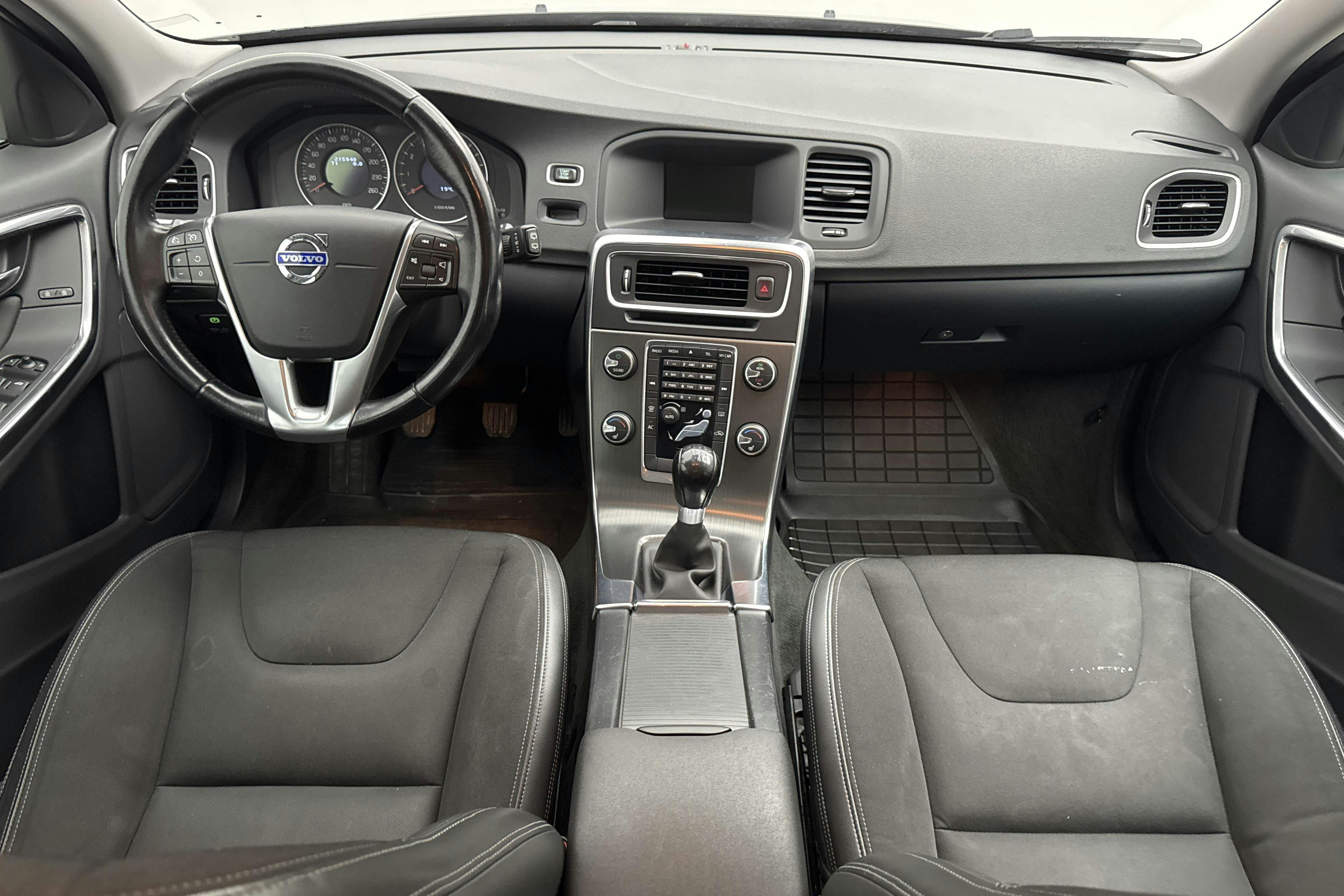 Volvo V60 T3 (150hk) - 215 950 km - Käsitsi - must - 2012