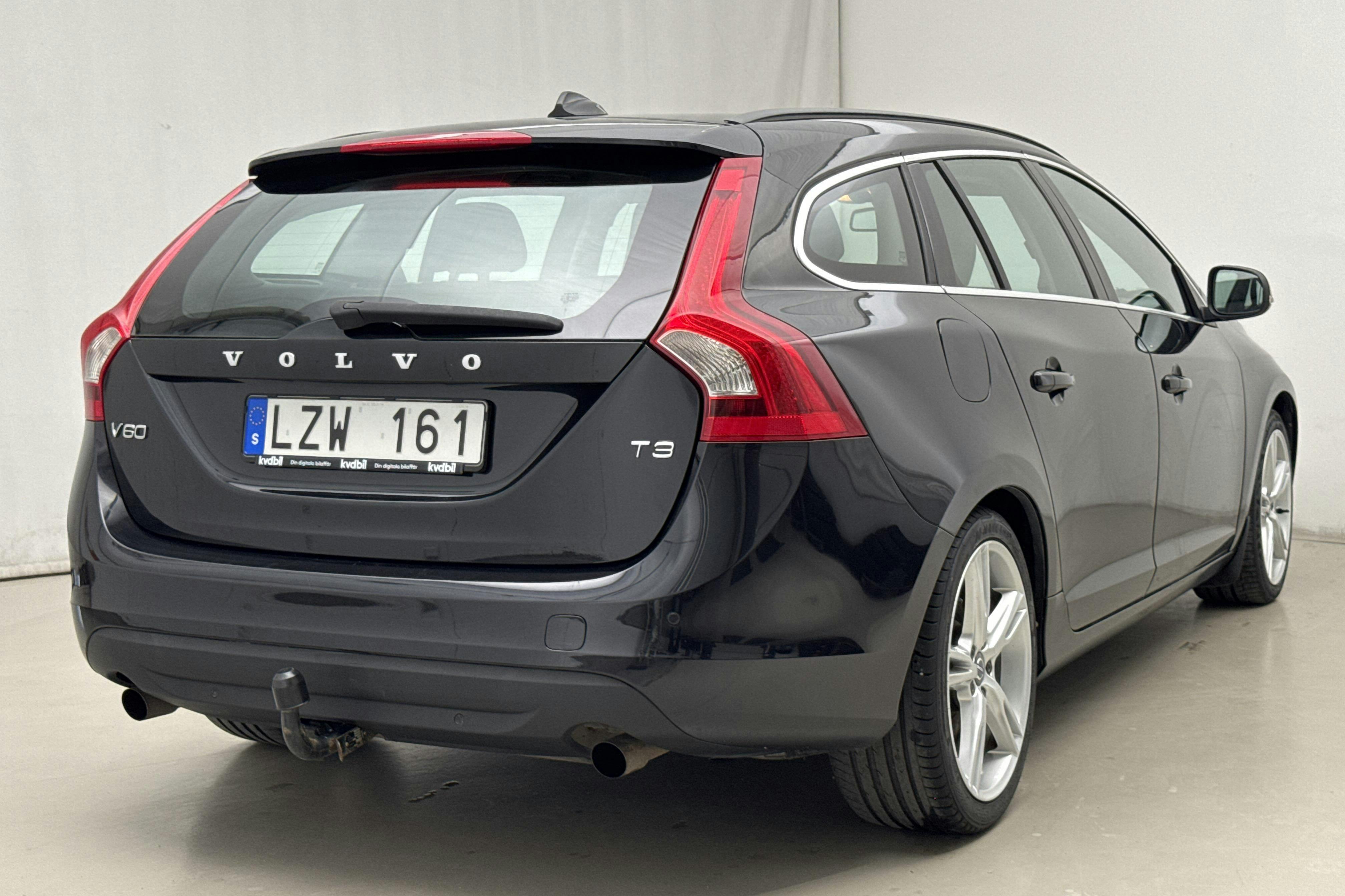 Volvo V60 T3 (150hk) - 215 950 km - Käsitsi - must - 2012