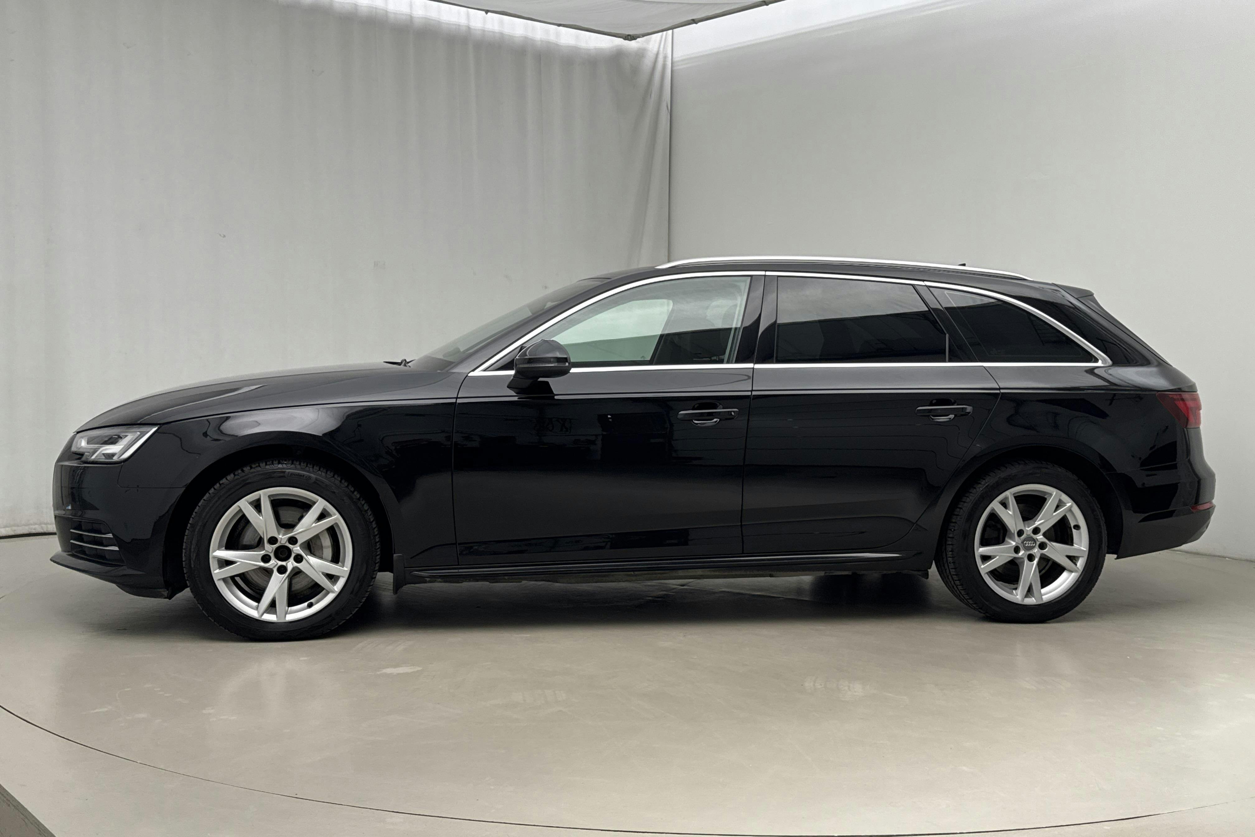 Presentationsfoto 2 av 17: Audi A4 2.0 TDI Avant quattro (190hk) - 11 127 mil - Automat - svart - 2018