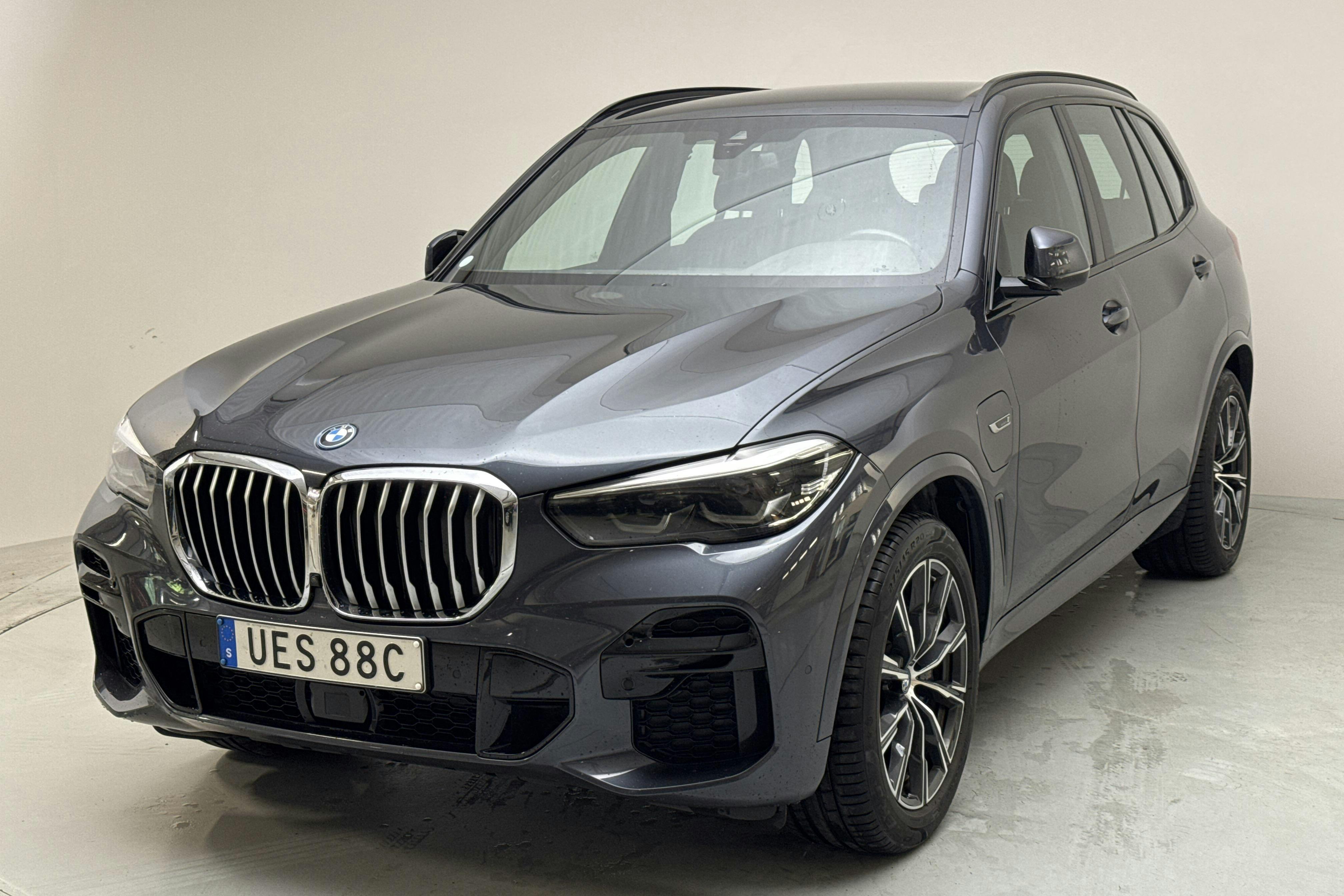 Presentation photo 1 of 16: BMW X5 xDrive45e, G05 (394hk) - 111 750 km - Automatic - gray - 2022