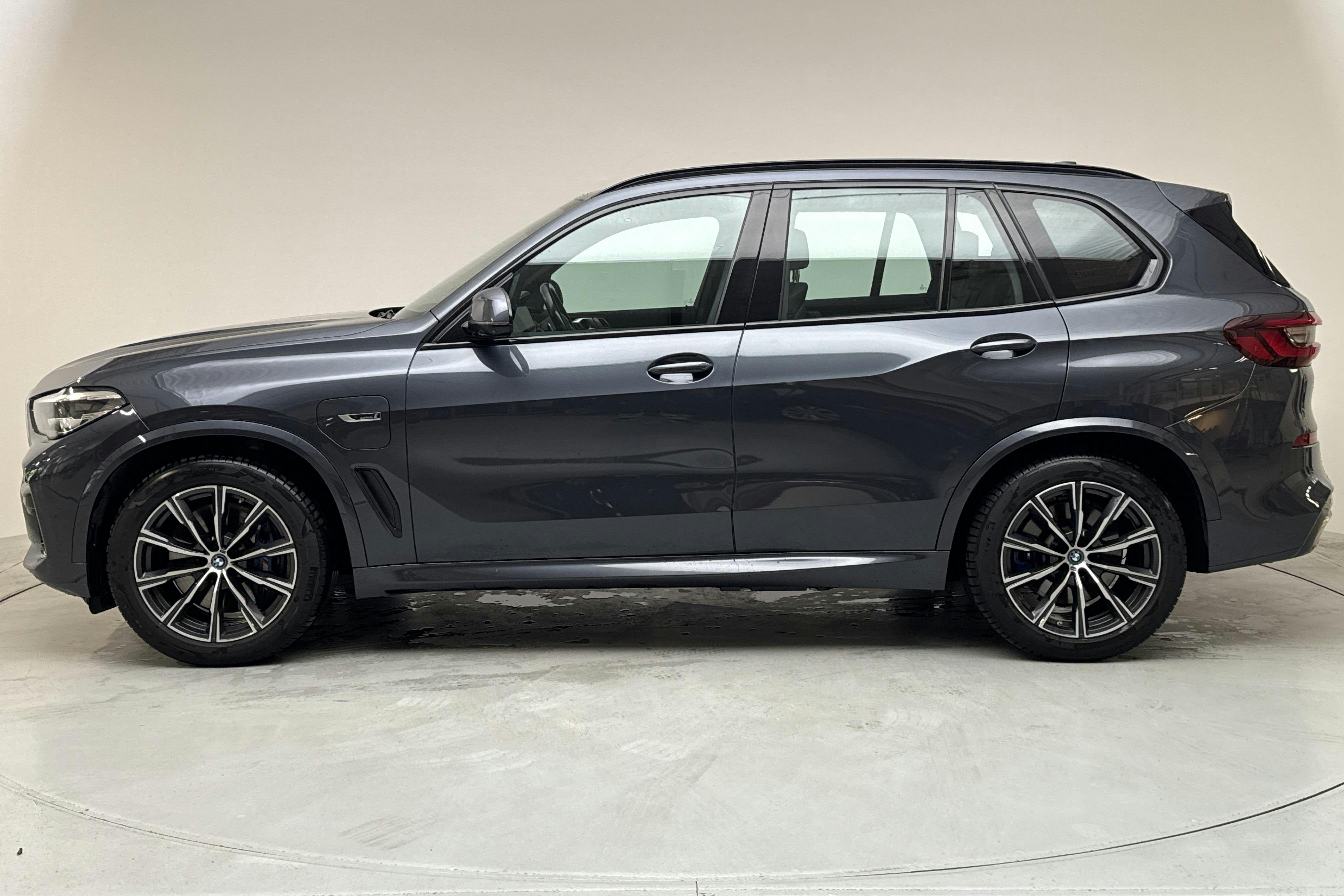 Presentation photo 2 of 16: BMW X5 xDrive45e, G05 (394hk) - 111 750 km - Automatic - gray - 2022