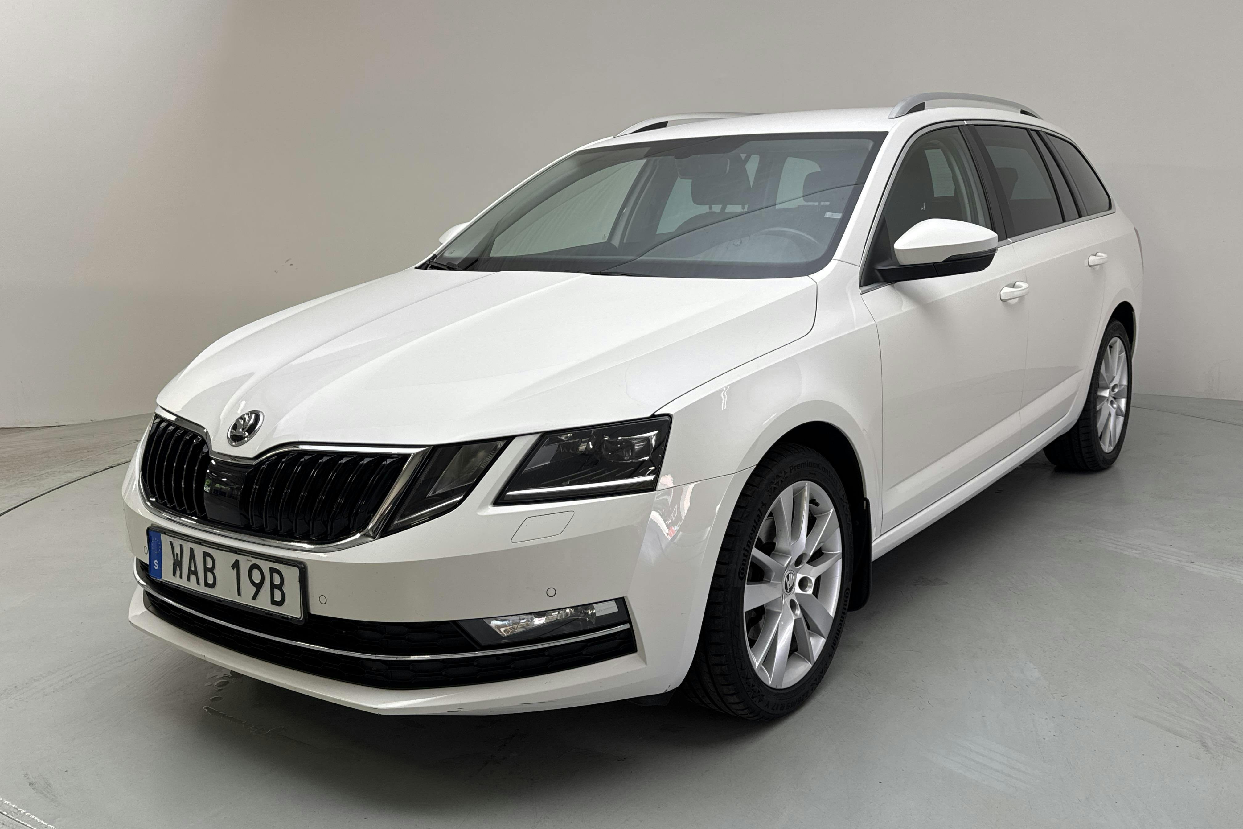 Presentationsfoto 1 av 14: Skoda Octavia III 1.5 TSI G-TEC Combi (130hk) - 15 854 mil - Automat - vit - 2020