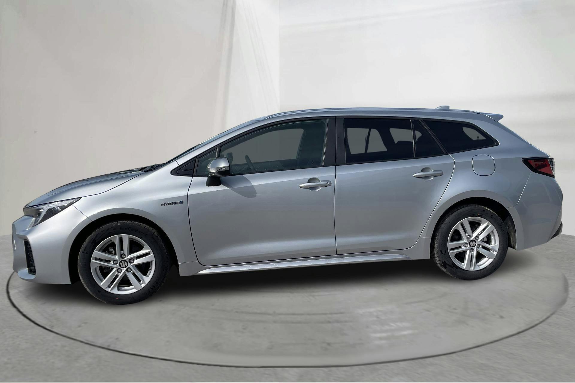 Presentationsfoto 2 av 17: Suzuki Swace 1.8 HEV (140hk) - 282 mil - Automat - grå - 2024