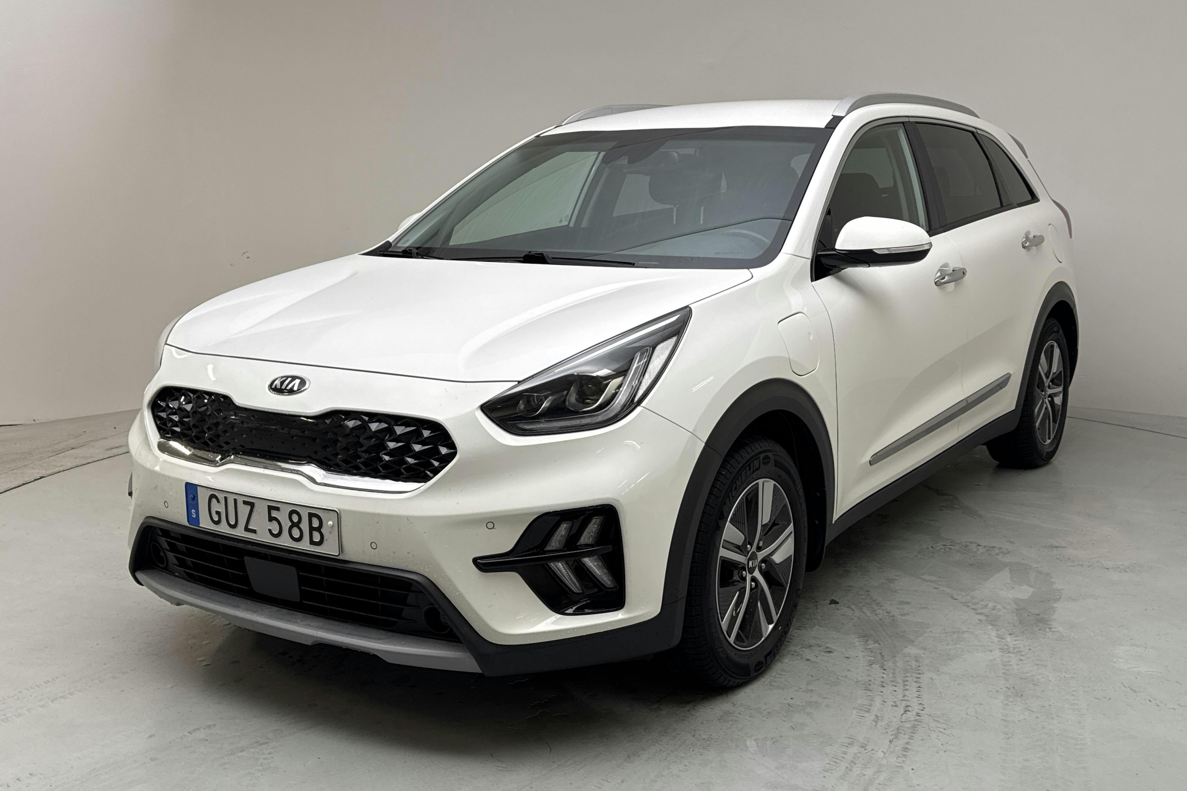 KIA Niro Plug-in Hybrid 1.6 (141hk) - 9 546 mil - Automat - vit - 2020