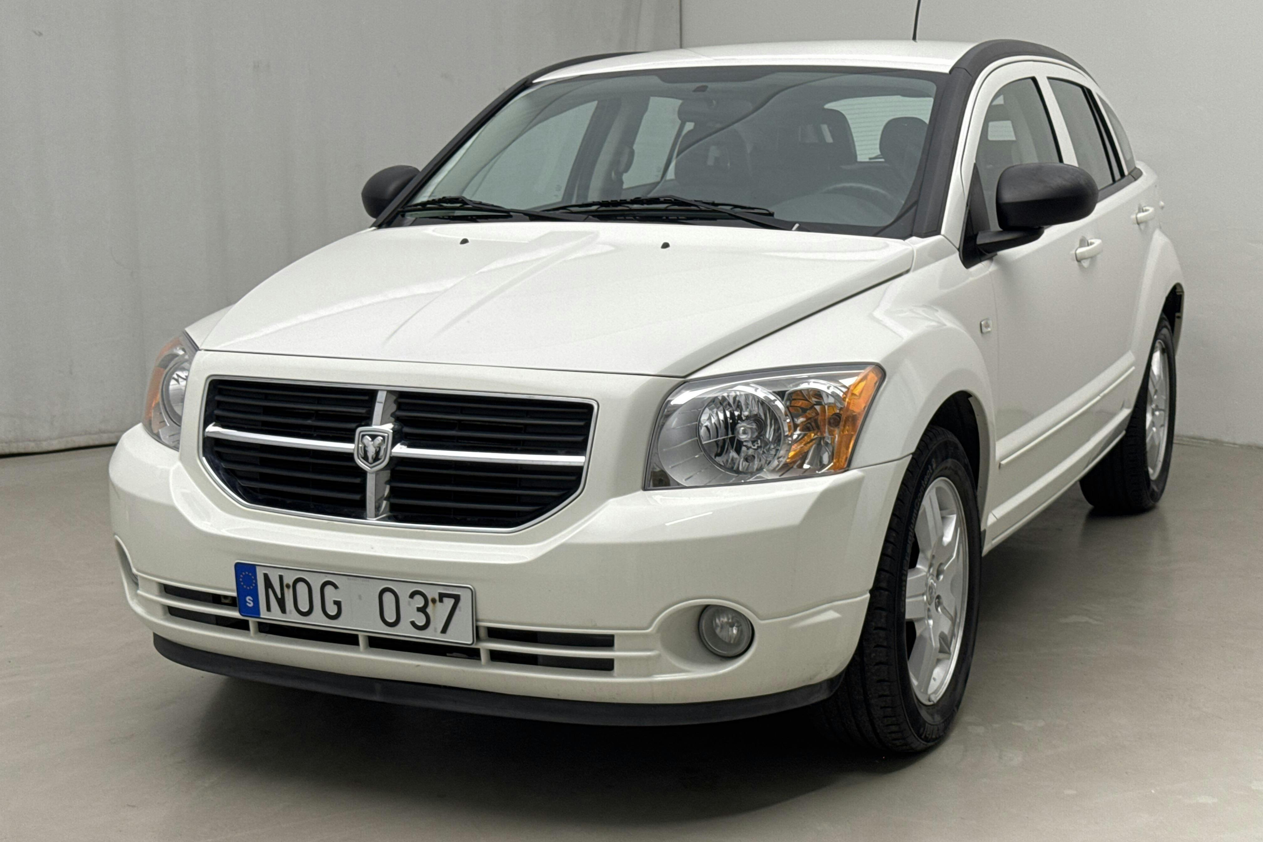 Dodge Caliber 2.0 (156hk) - 5 837 mil - Automat - vit - 2009