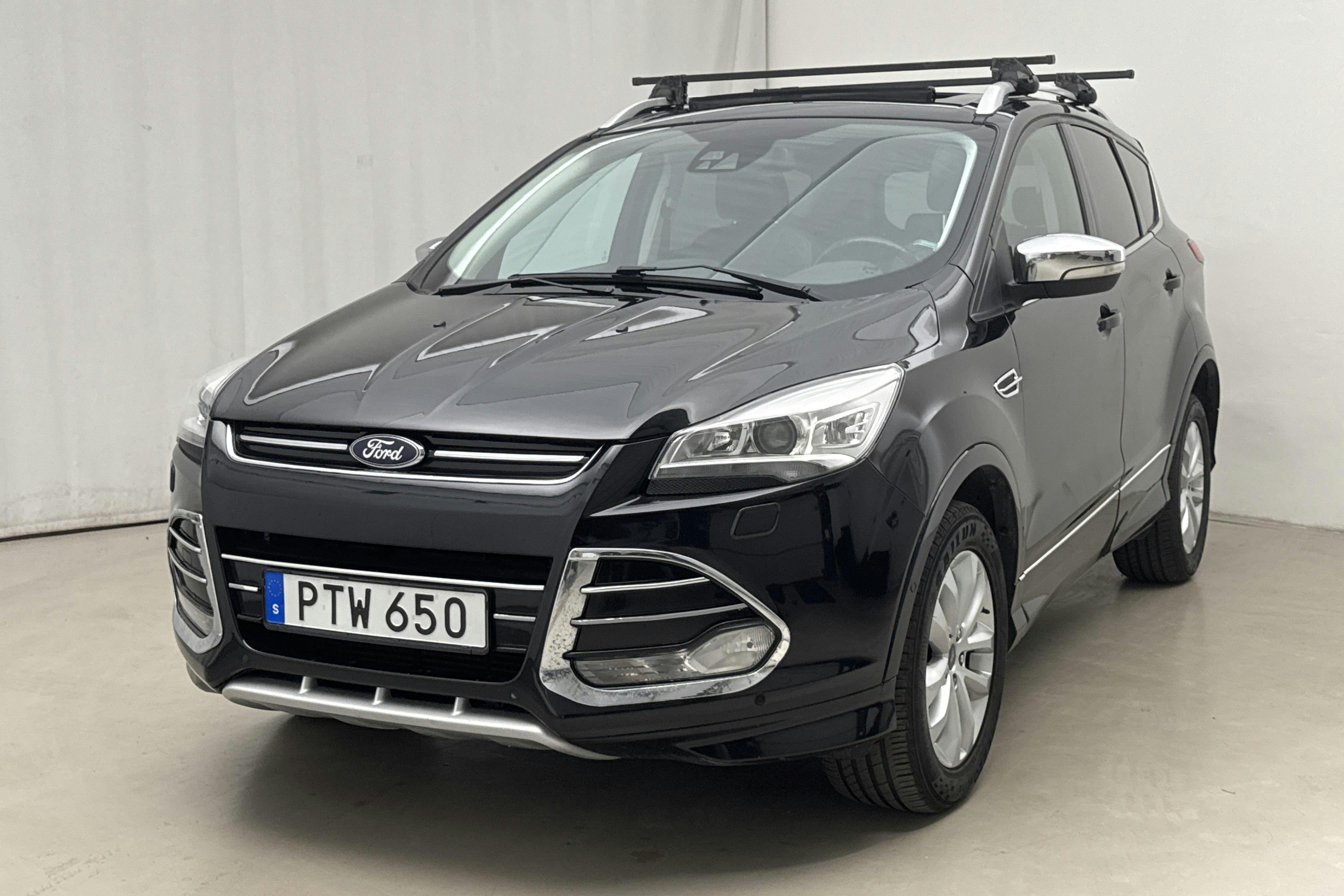 Ford Kuga 2.0 TDCi (163hk) - 16 389 mil - Automat - svart - 2014