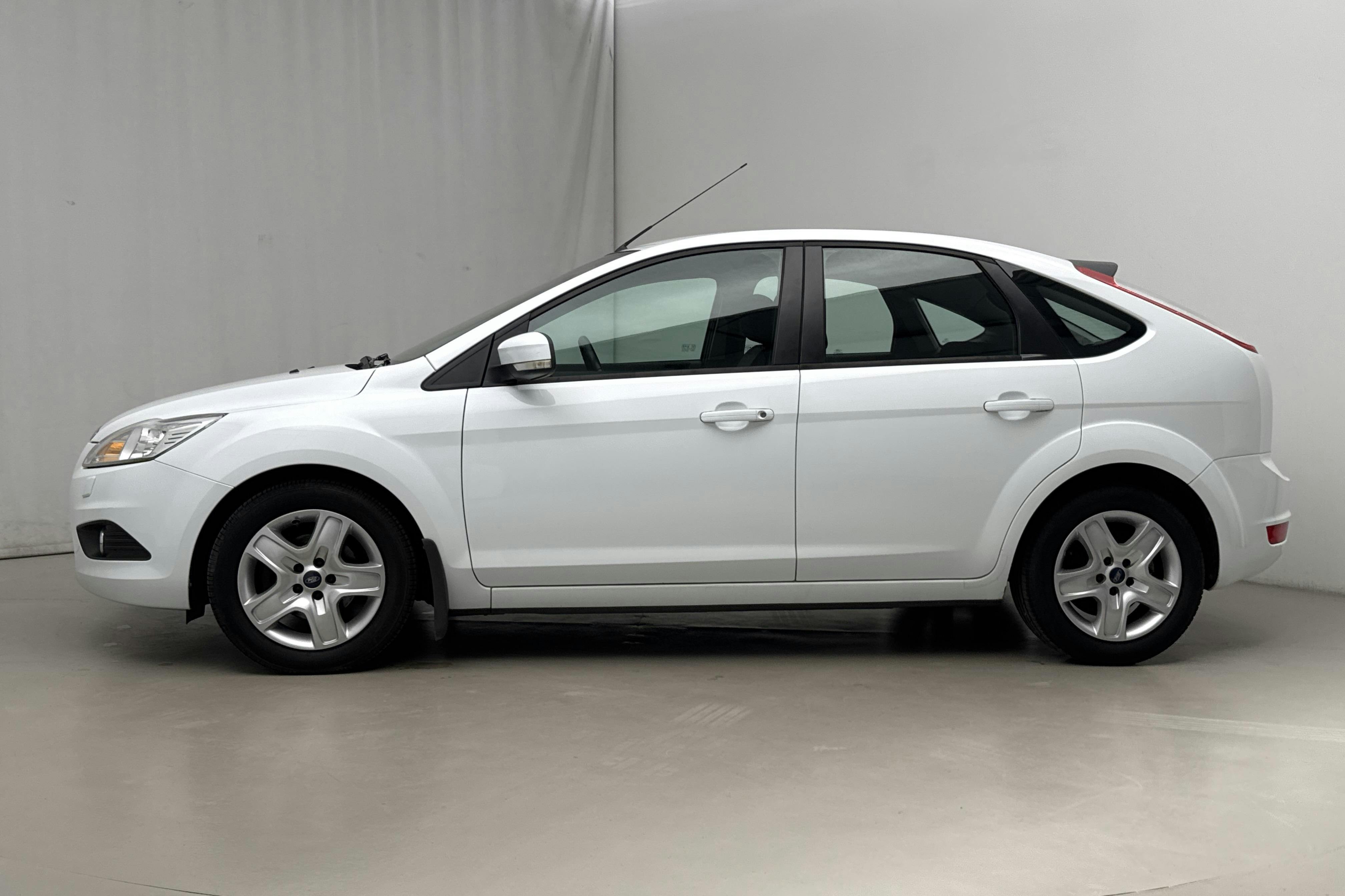 Esitlusfoto 2 aadressil 13: Ford Focus 1.8 Flexifuel 5dr (125hk) - 71 570 km - Käsitsi - valge - 2010