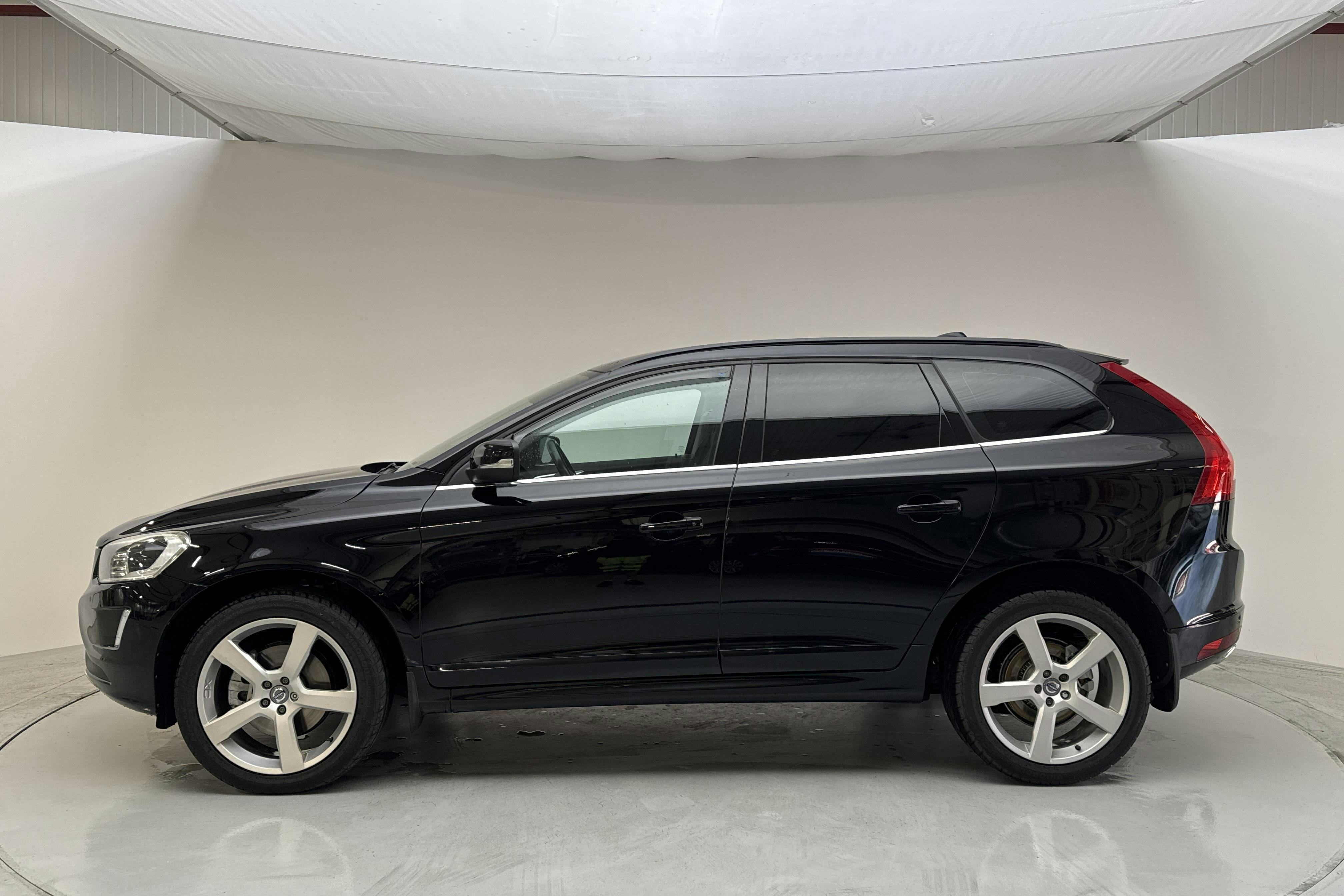 Esitlusfoto 2 aadressil 13: Volvo XC60 D4 2WD (181hk) - 213 370 km - Automaatne - must - 2015