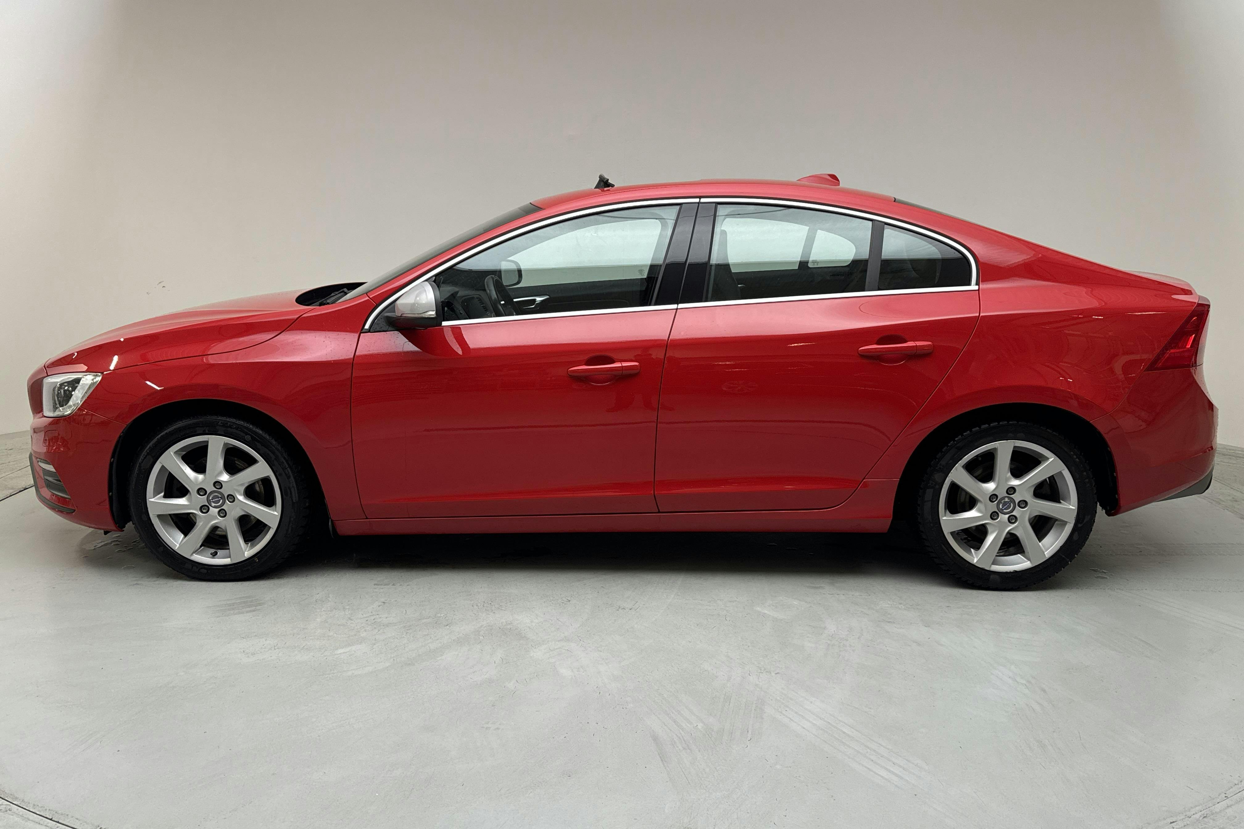 Esitlusfoto 2 aadressil 14: Volvo S60 D2 (120hk) - 114 270 km - Automaatne - punane - 2016