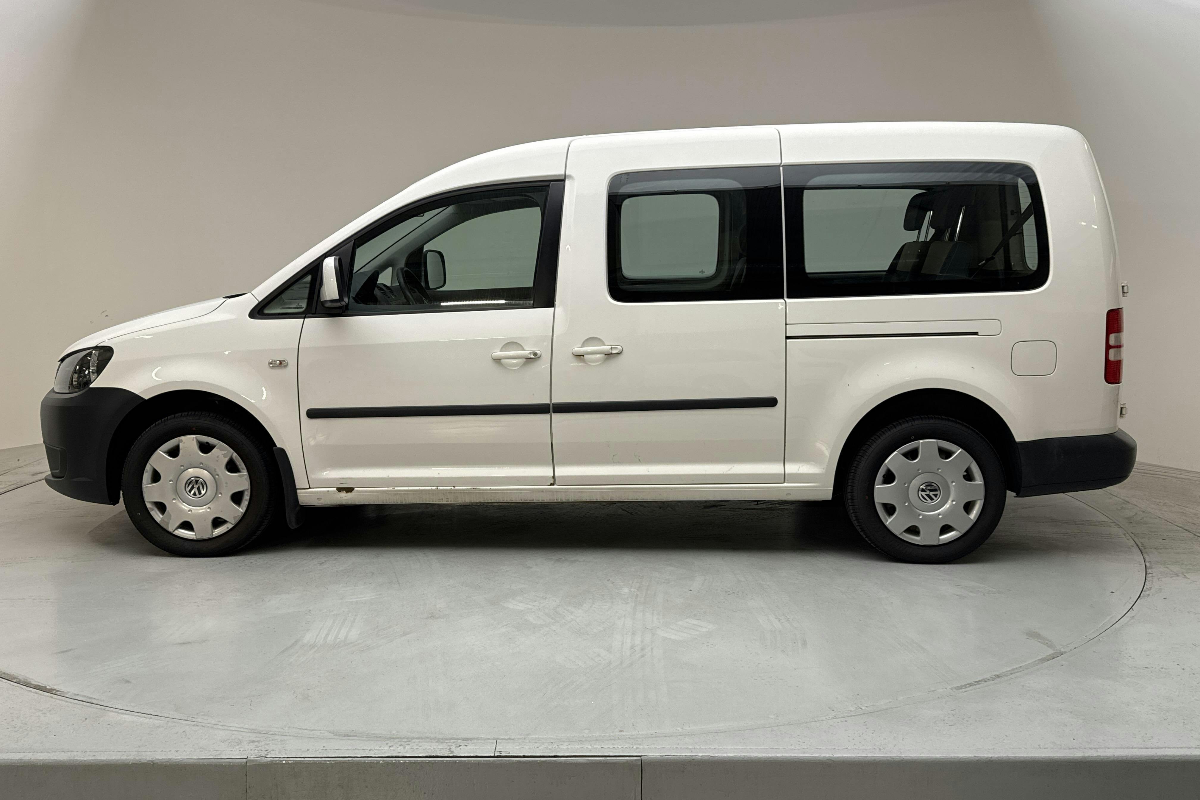Esitlusfoto 2 aadressil 13: VW Caddy Maxi Life 1.6 TDI (102hk) - 193 630 km - Käsitsi - valge - 2014