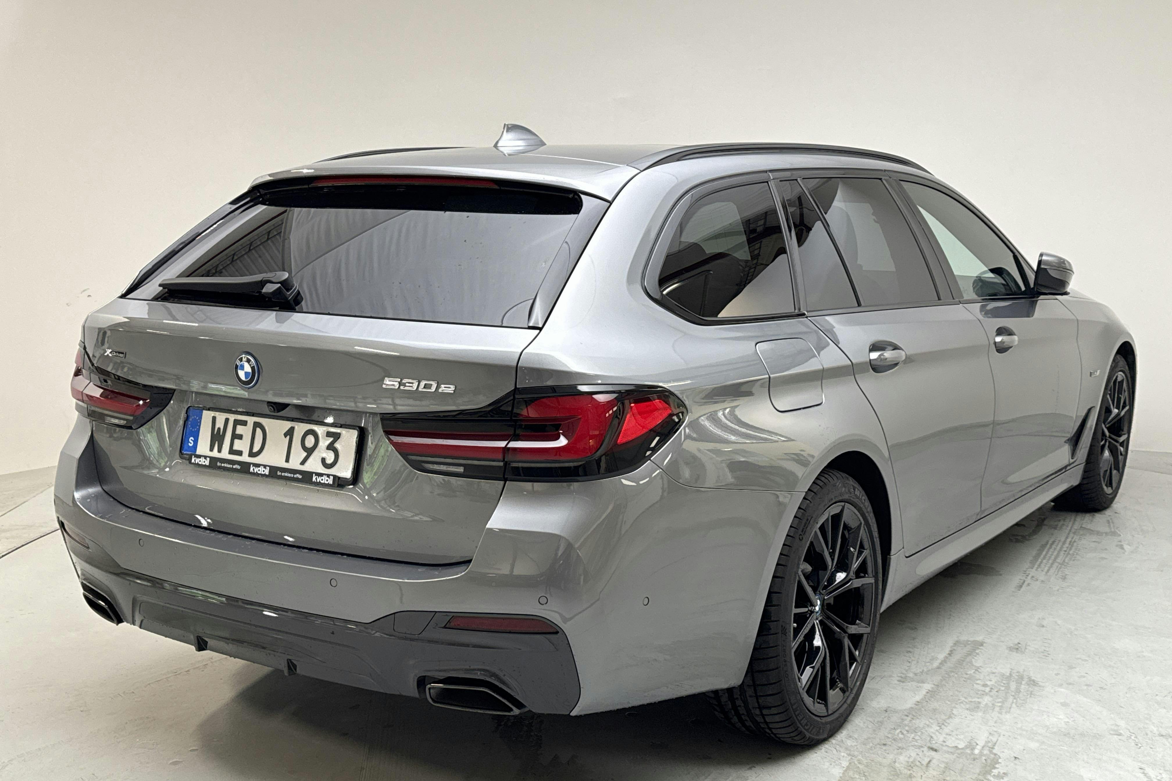 BMW 530e xDrive Touring, G31 12kWh LCI (292hk) - 54 090 km - Automatic - gray - 2023