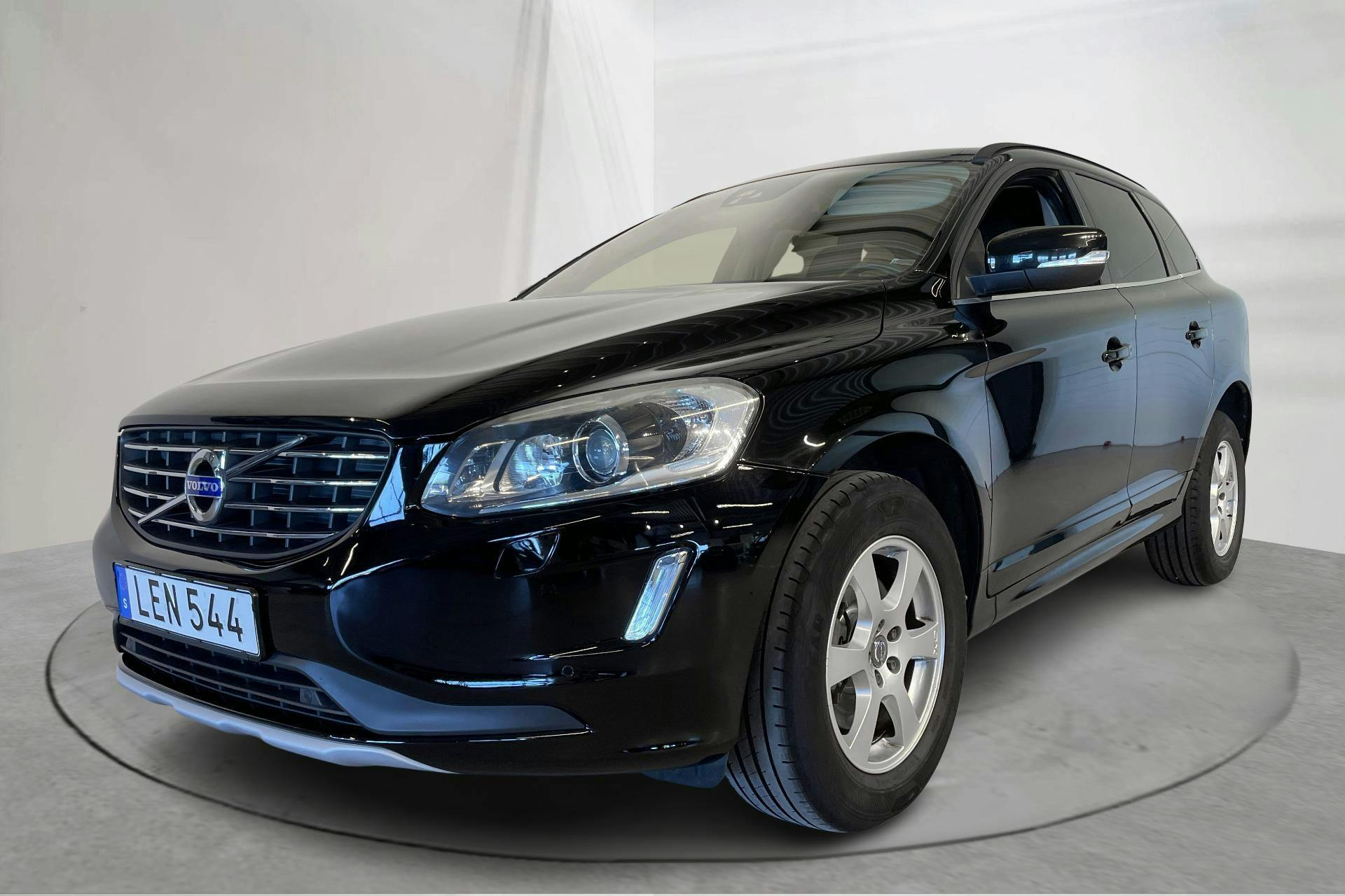 Presentationsfoto 1 av 14: Volvo XC60 D3 2WD (150hk) - 12 887 mil - Manuell - svart - 2016