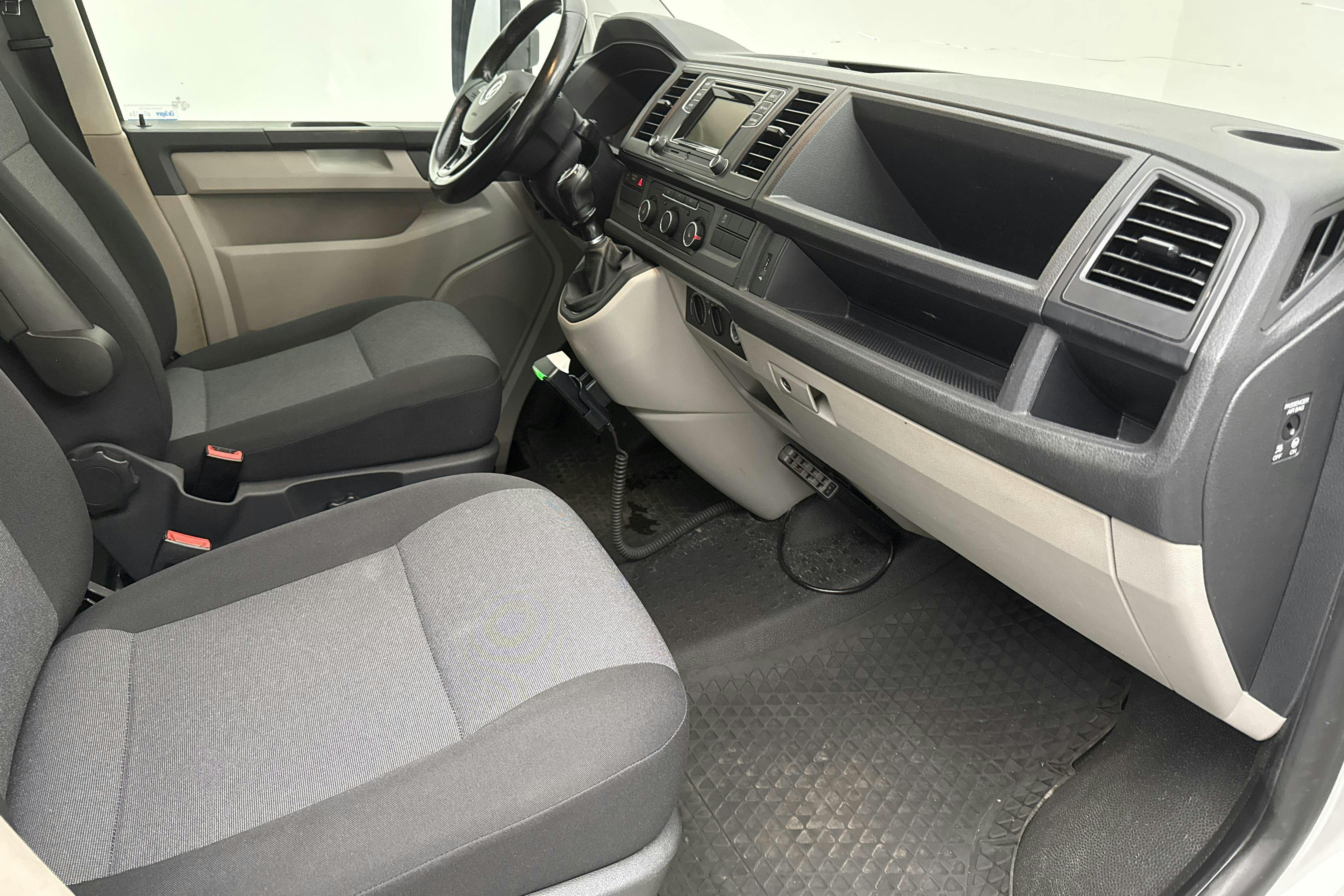 VW Transporter T6 2.0 TDI BMT 4MOTION (150hk) - 133 220 km - Käsitsi - valge - 2018