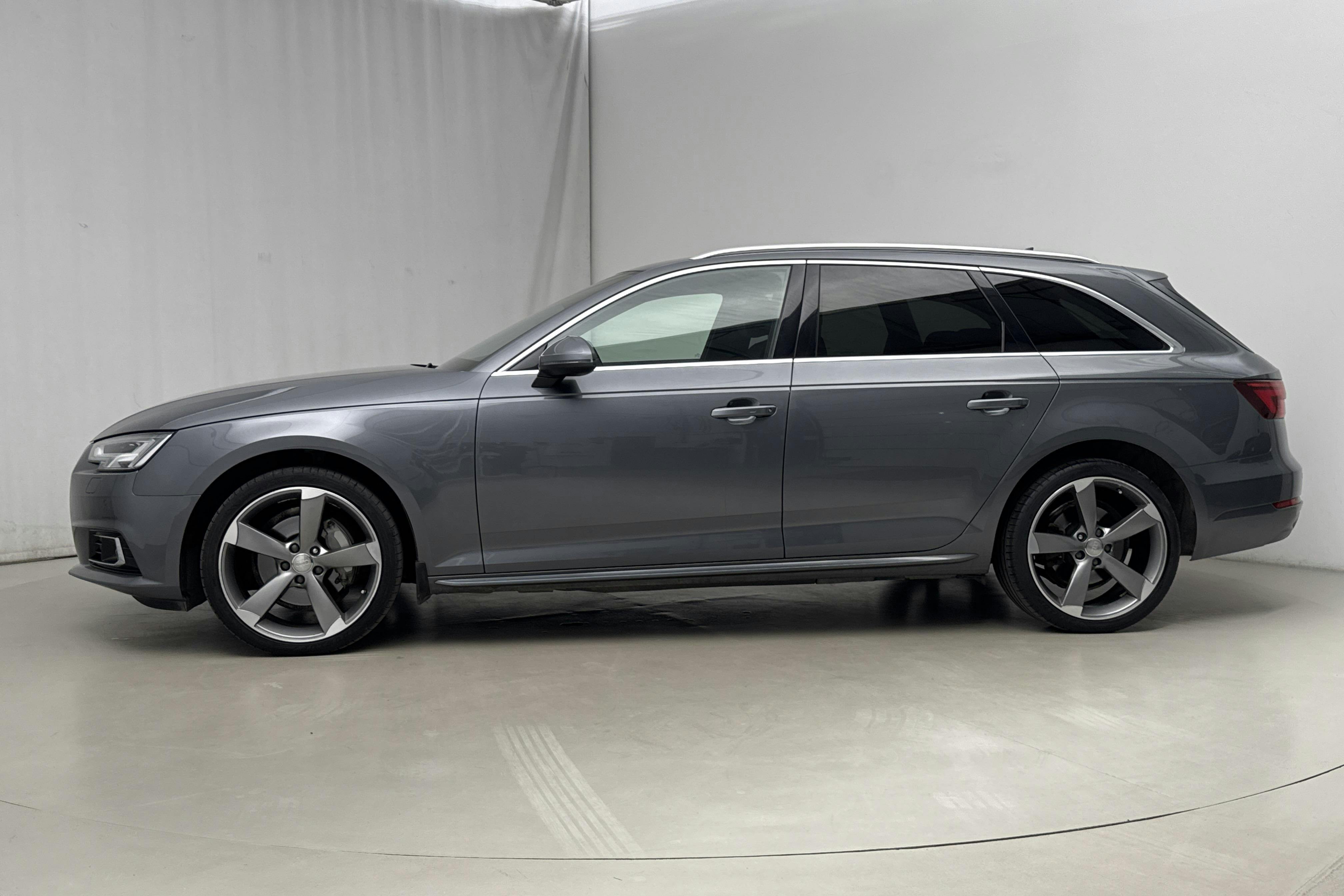 Esitlusfoto 2 aadressil 17: Audi A4 2.0 TDI Avant quattro (190hk) - 82 660 km - Automaatne - hall - 2018