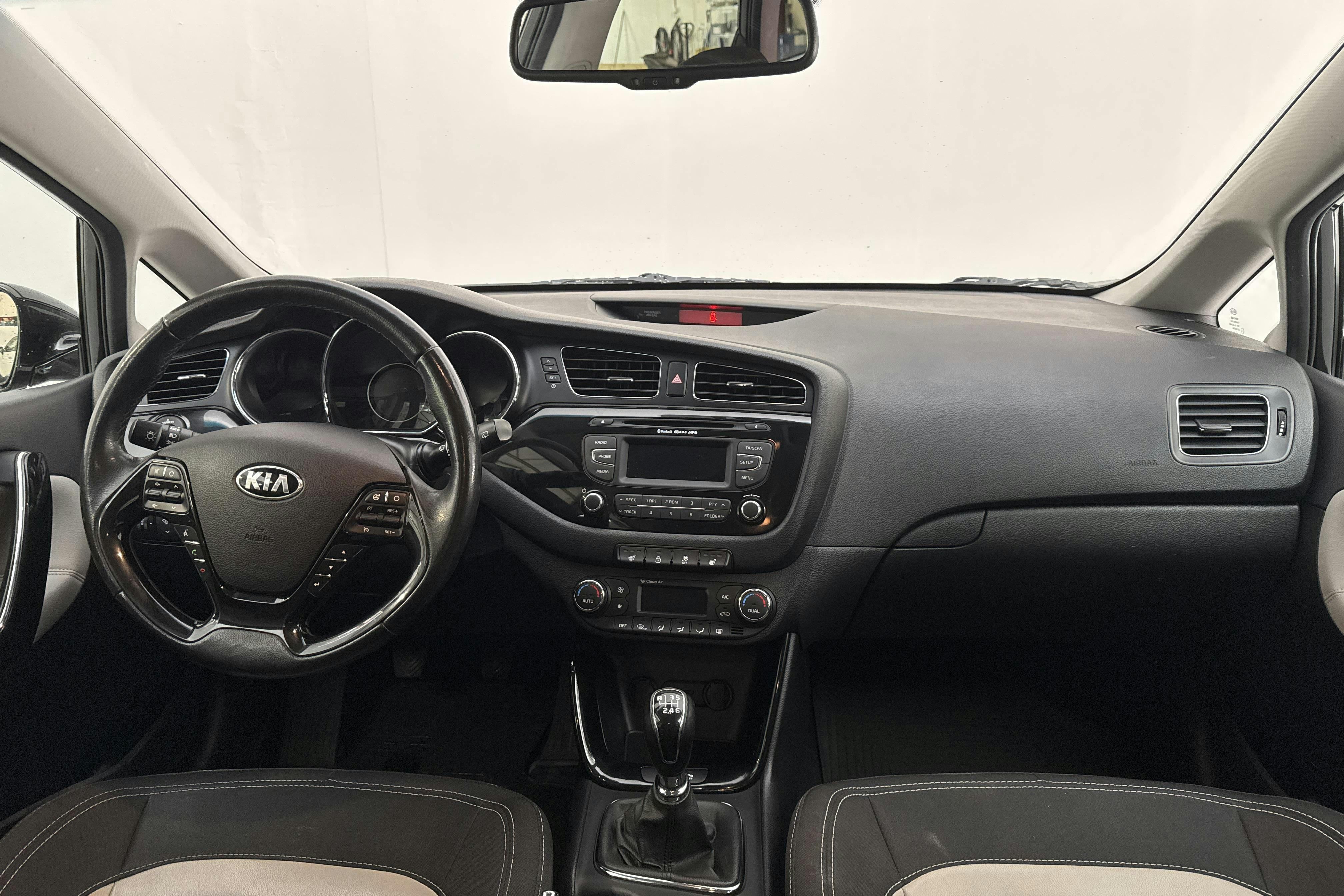KIA Cee'd 1.6 CRDi SW (128hk) - 11 590 mil - Manuell - svart - 2013