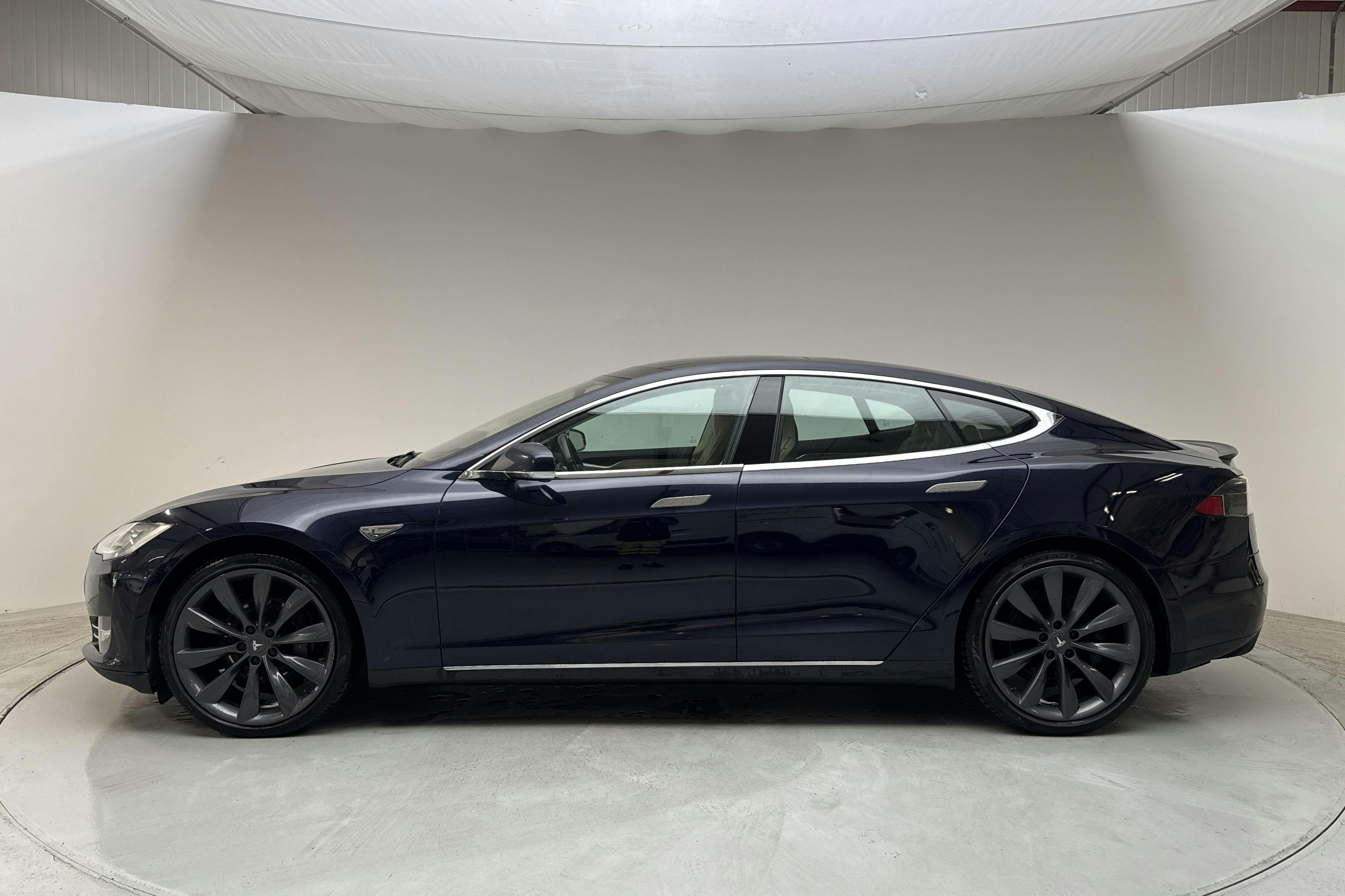 Presentationsfoto 2 av 20: Tesla Model S P85+ - 15 817 mil - Automat - blå - 2014