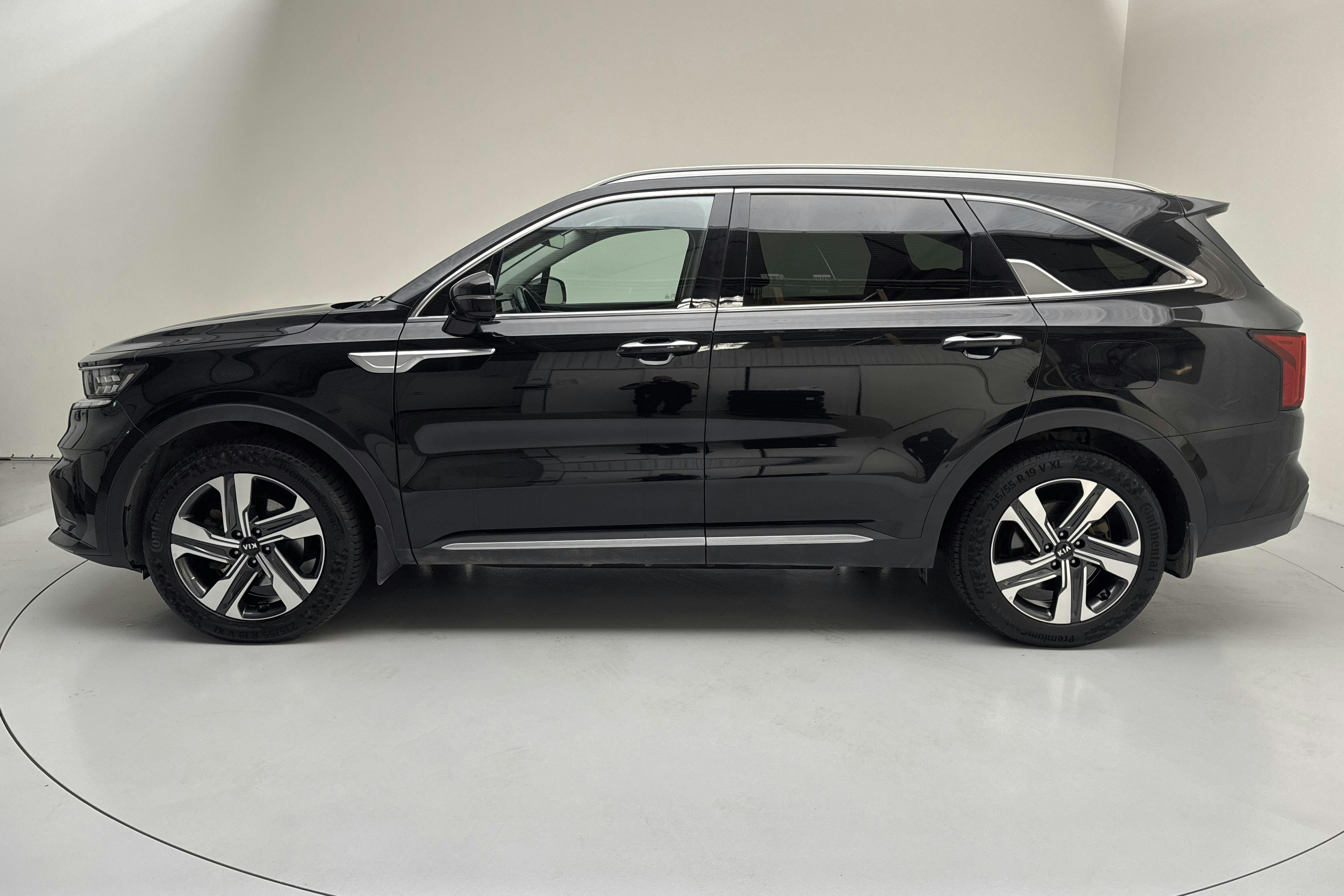 Presentationsfoto 2 av 18: KIA Sorento 1.6 T-GDi Plug-in Hybrid AWD (265hk) - 9 859 mil - Automat - svart - 2021