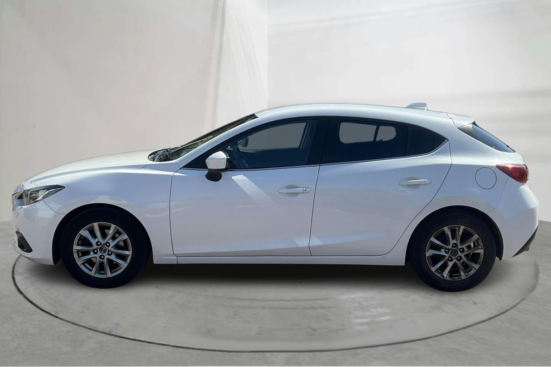 Presentationsfoto 2 av 13: Mazda 3, 2.0 120 HK, COR - 17 903 mil - Manuell - vit - 2014