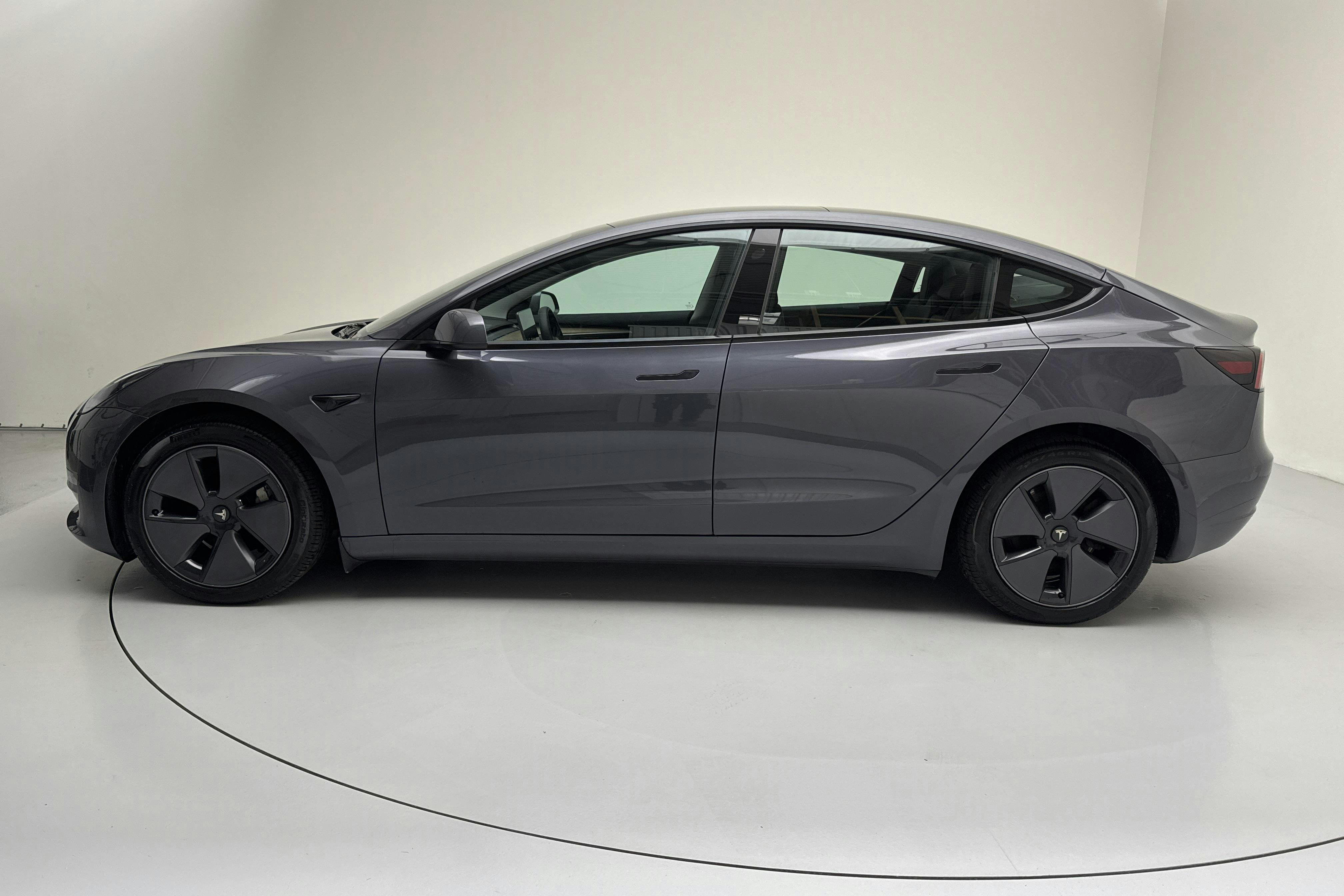 Presentationsfoto 2 av 18: Tesla Model 3 Long Range Dual Motor AWD - 6 711 mil - Automat - grå - 2022