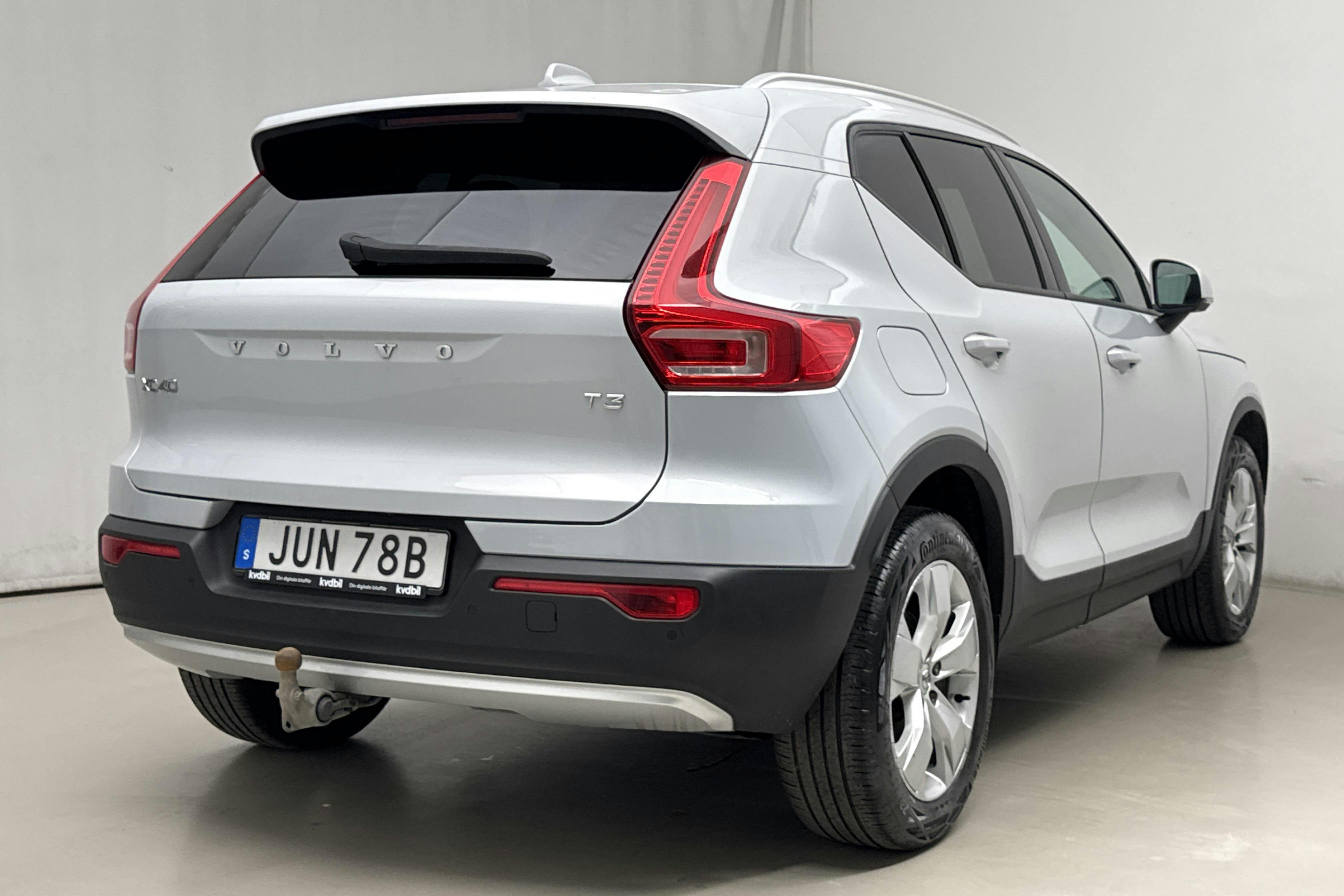 Volvo XC40 T3 2WD (163hk) - 11 290 mil - Manuell - silver - 2020
