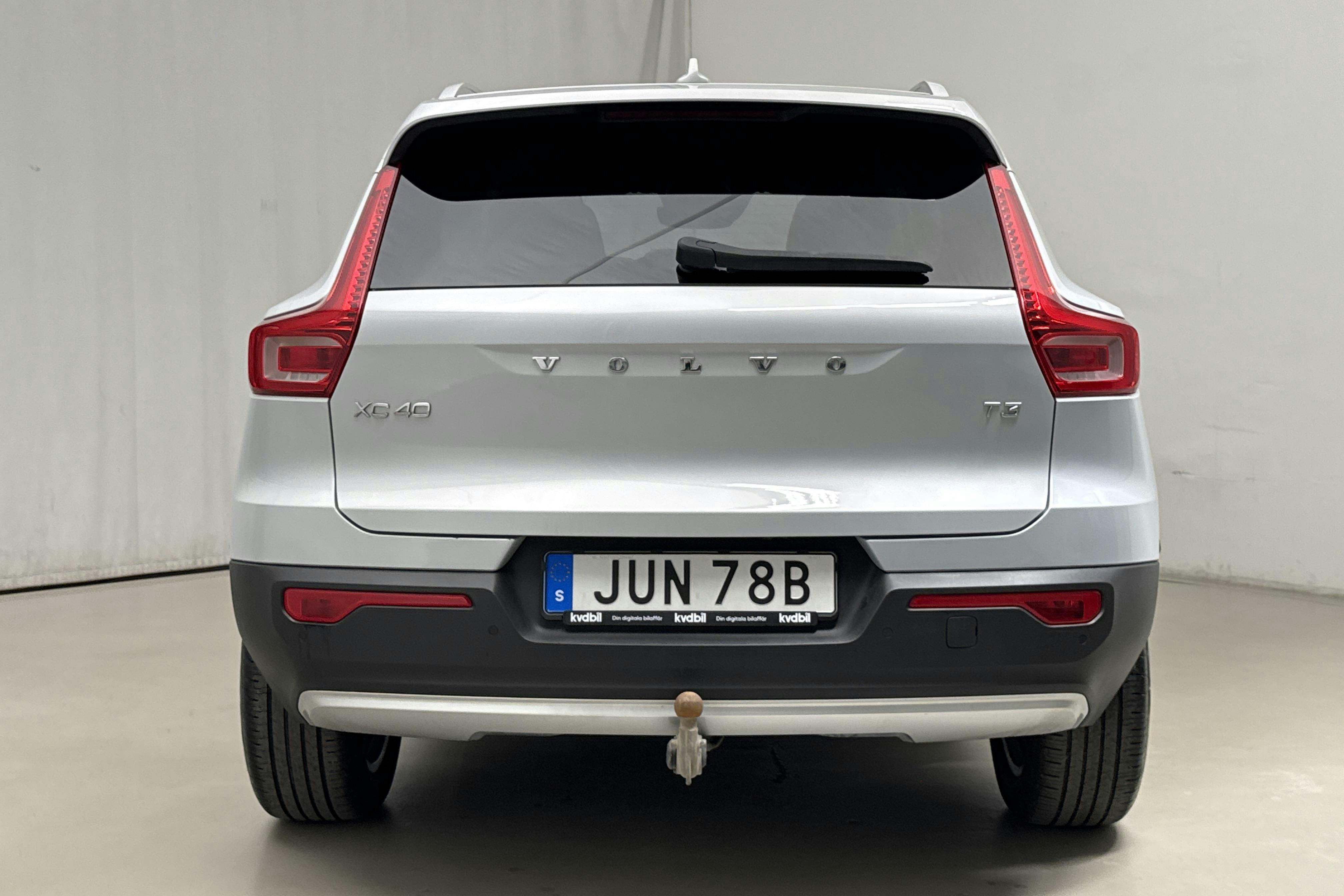 Volvo XC40 T3 2WD (163hk) - 11 290 mil - Manuell - silver - 2020