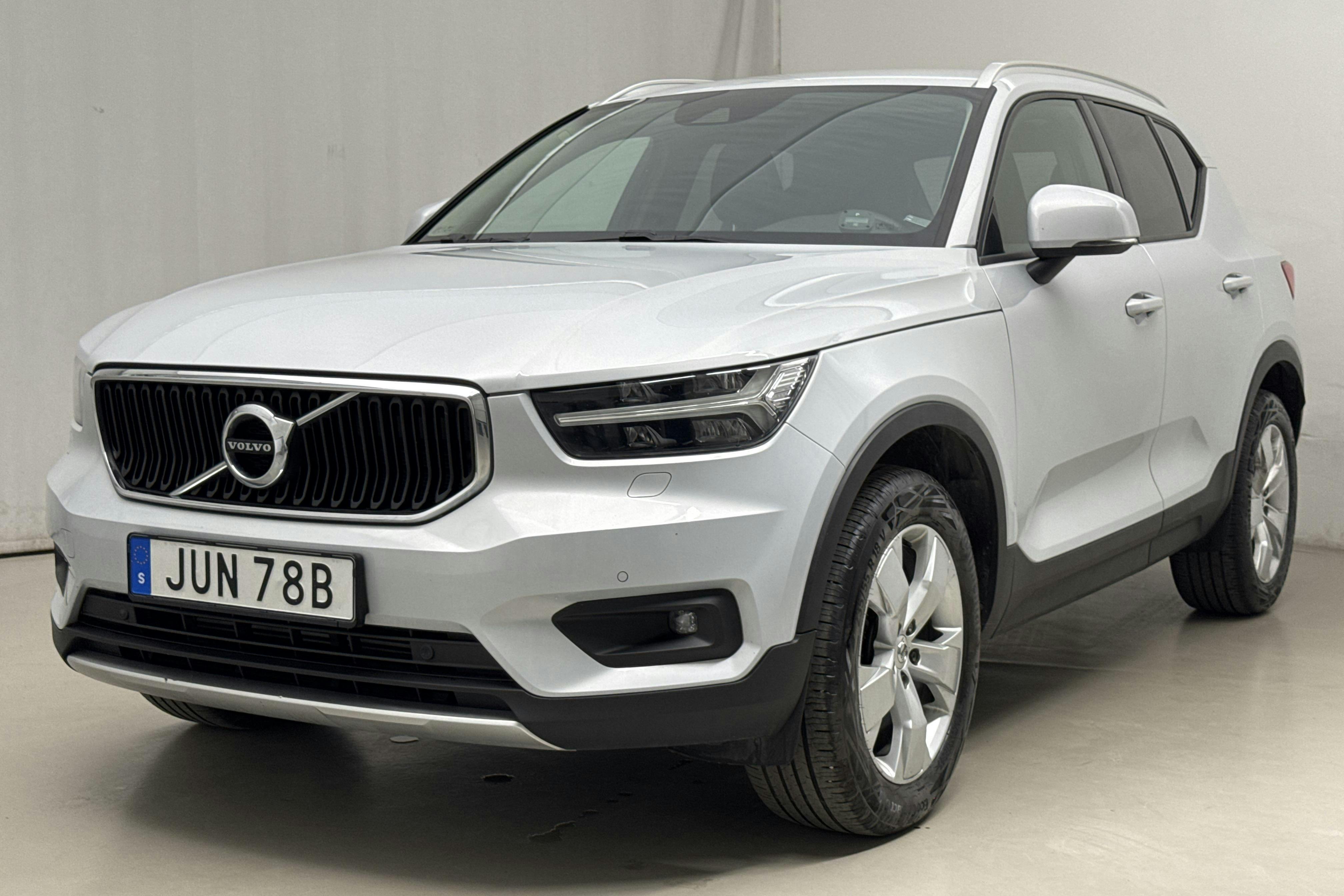 Volvo XC40 T3 2WD (163hk) - 11 290 mil - Manuell - silver - 2020