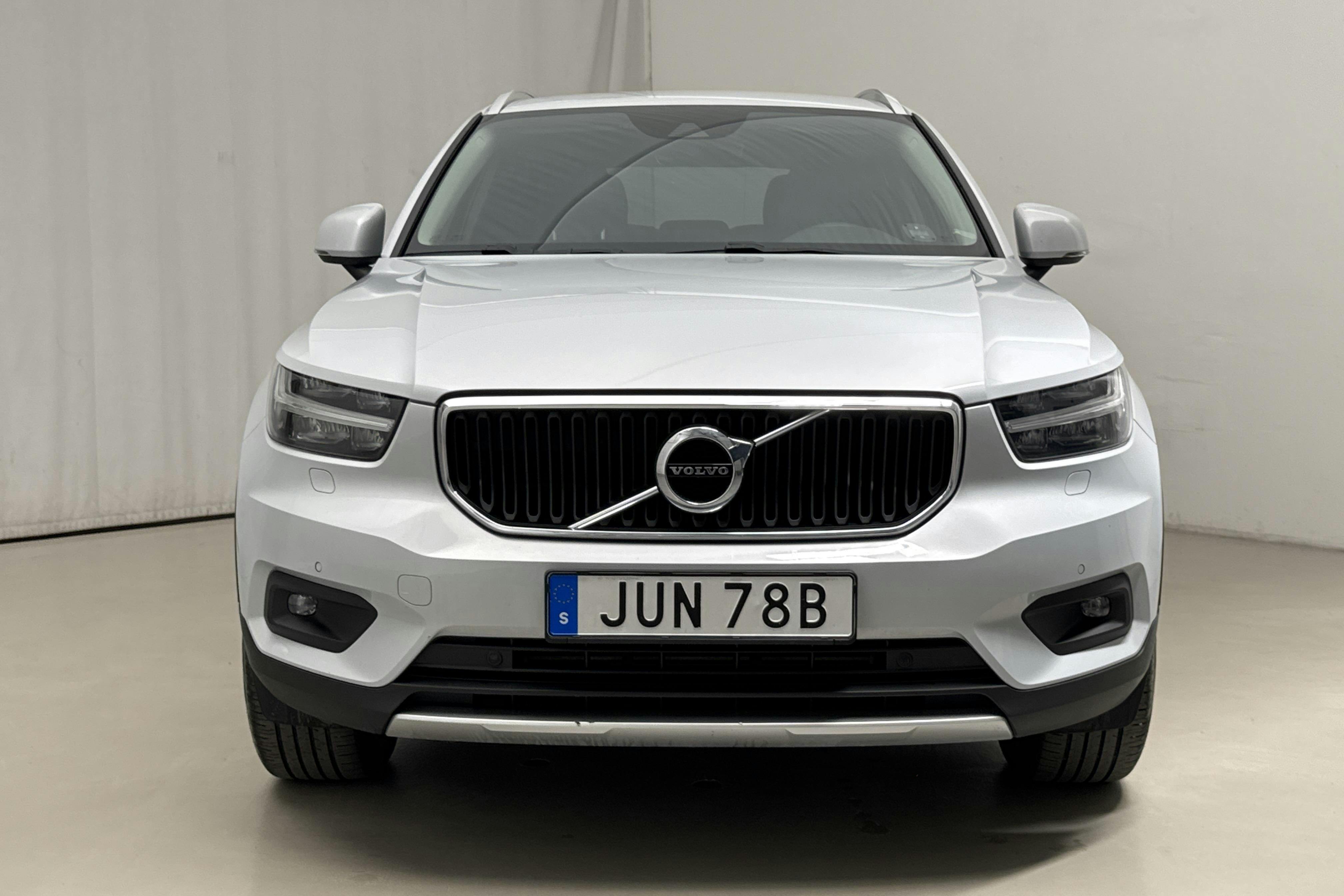 Volvo XC40 T3 2WD (163hk) - 11 290 mil - Manuell - silver - 2020