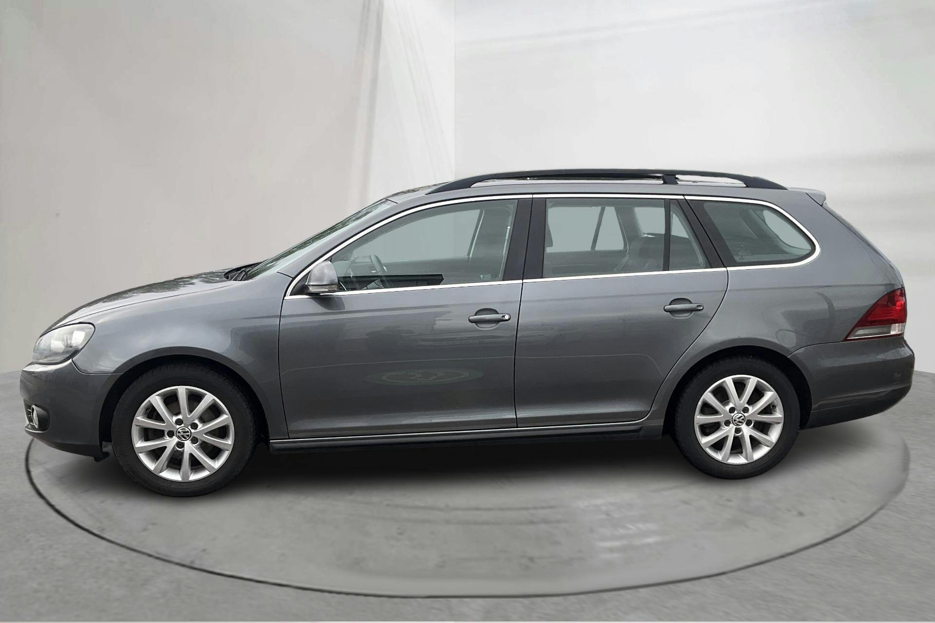 Esitlusfoto 2 aadressil 14: VW Golf VI 1.6 MultiFuel E85 Variant (102hk) - 97 360 km - Käsitsi - Dark Grey - 2011