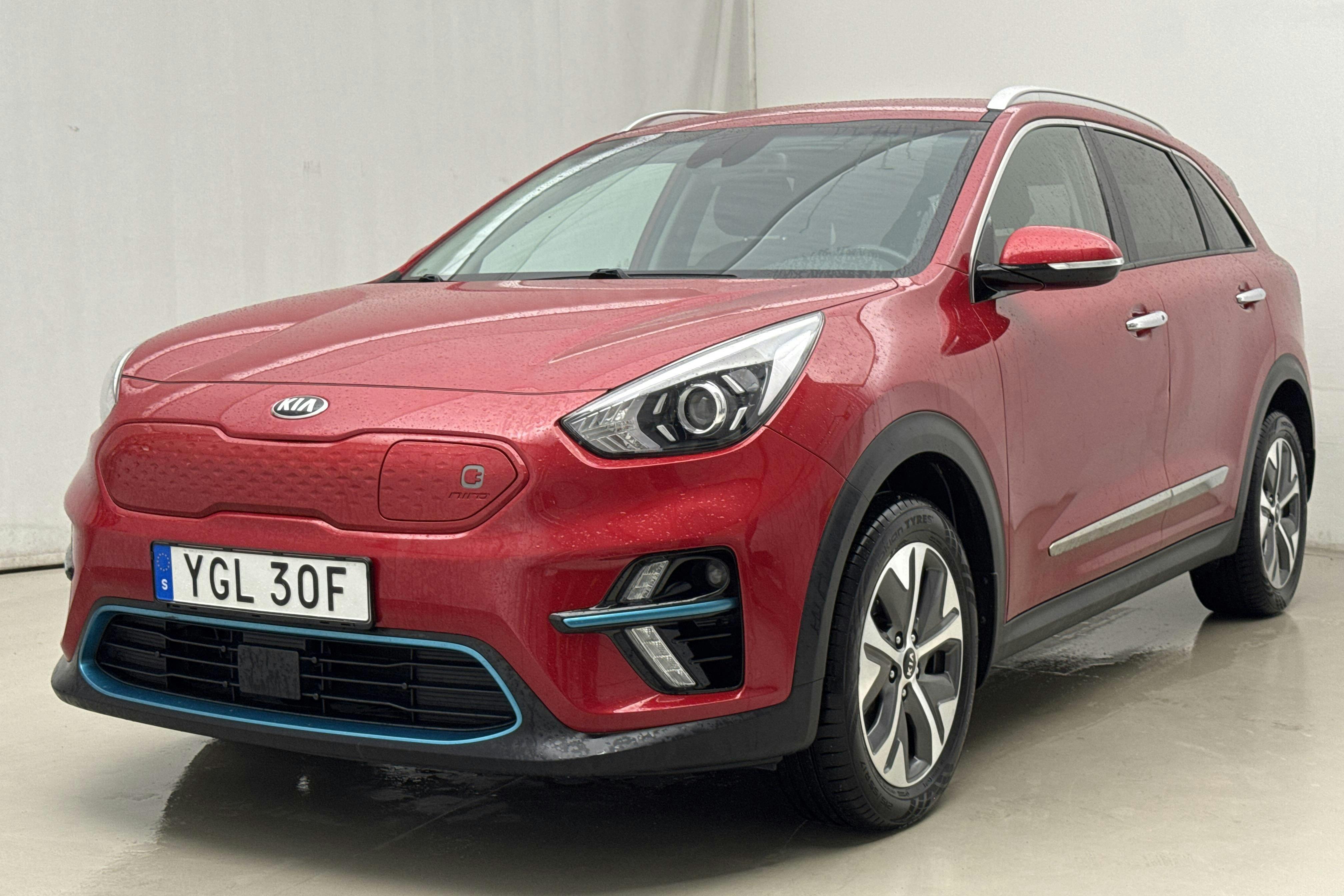 Presentation photo 1 of 17: KIA e-Niro 64 kWh (204hk) - 108 310 km - Automatic - red - 2021