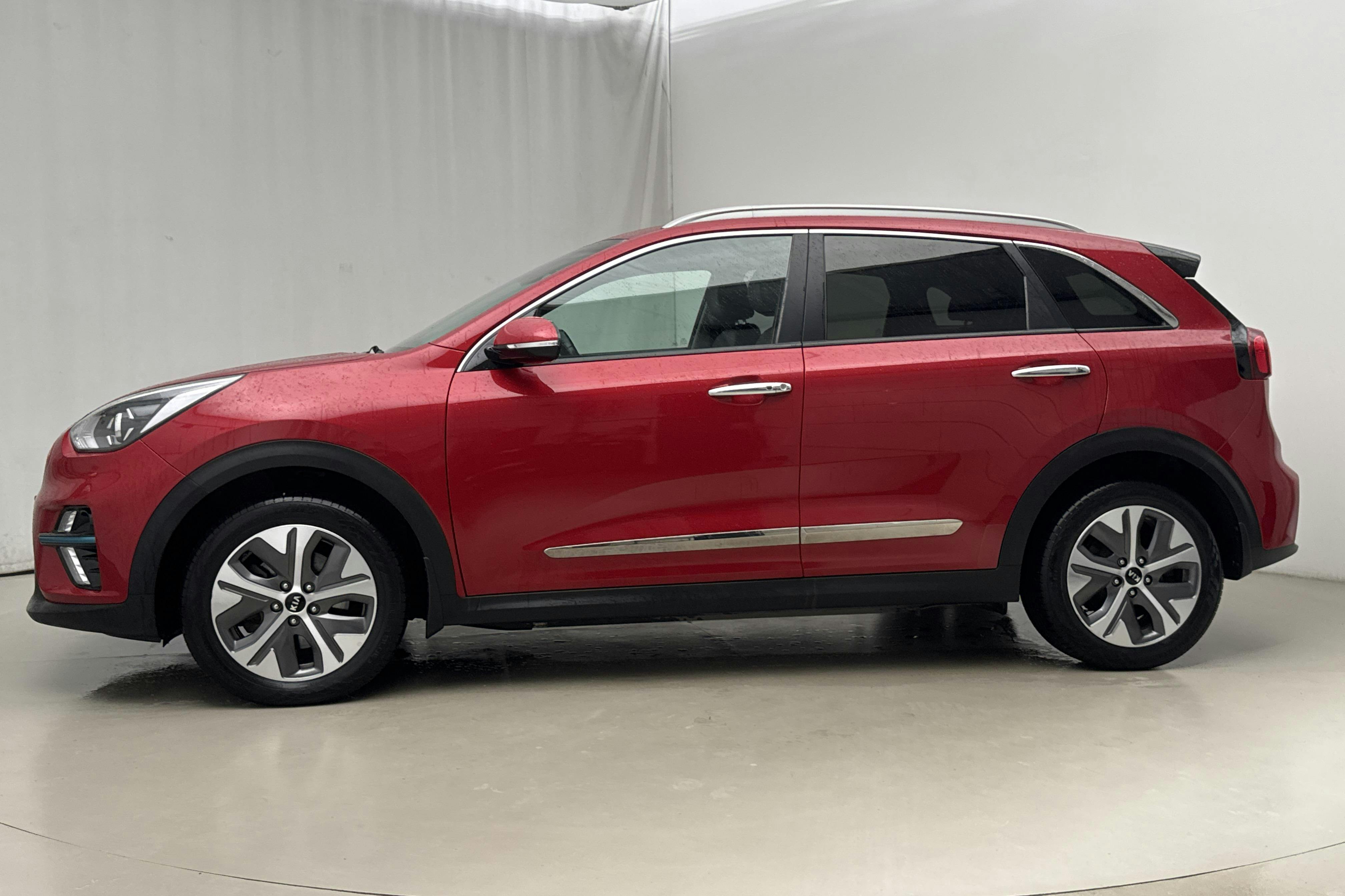Presentation photo 2 of 17: KIA e-Niro 64 kWh (204hk) - 108 310 km - Automatic - red - 2021