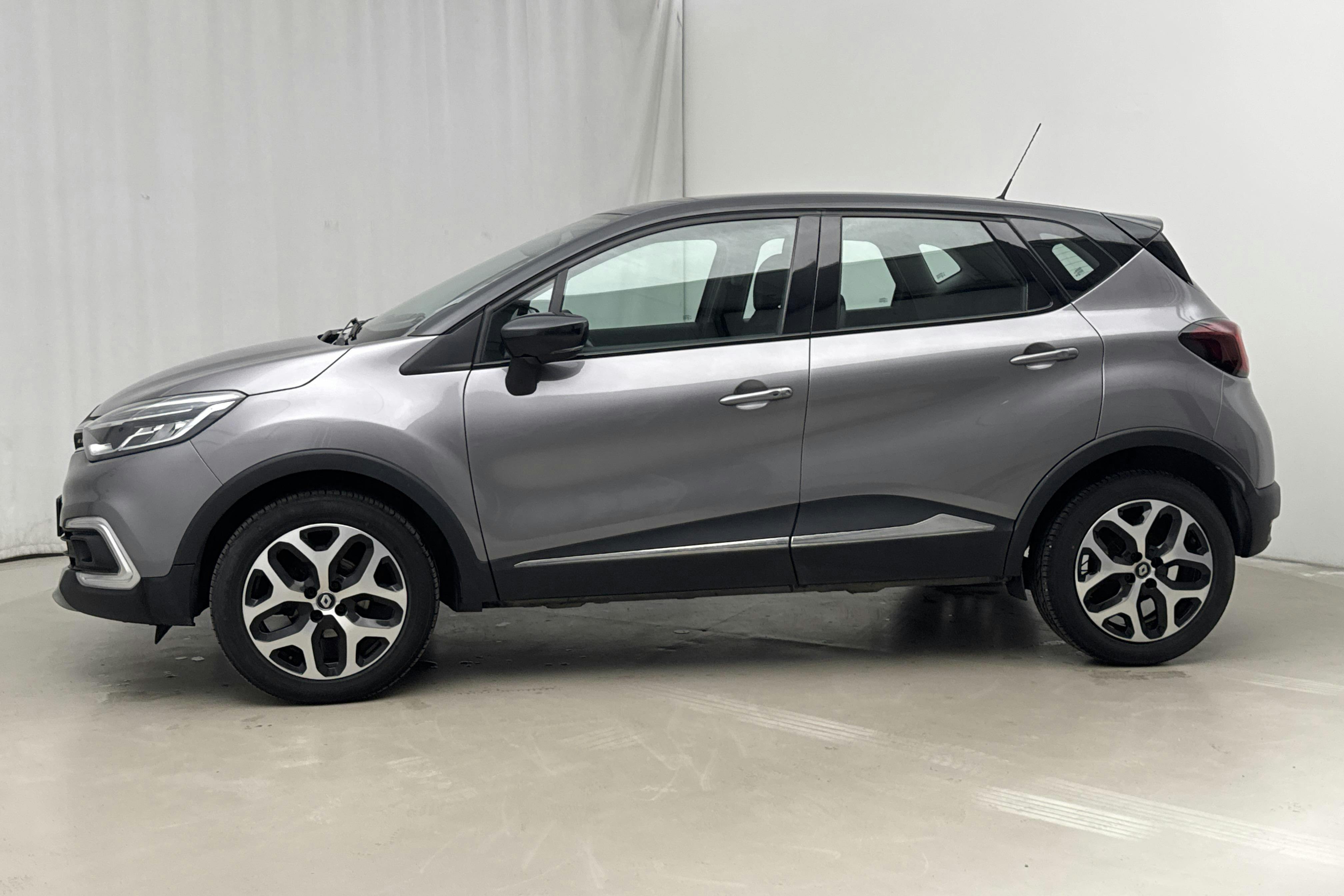 Presentationsfoto 2 av 14: Renault Captur 0.9 TCe (90hk) - 10 202 mil - Manuell - 2017