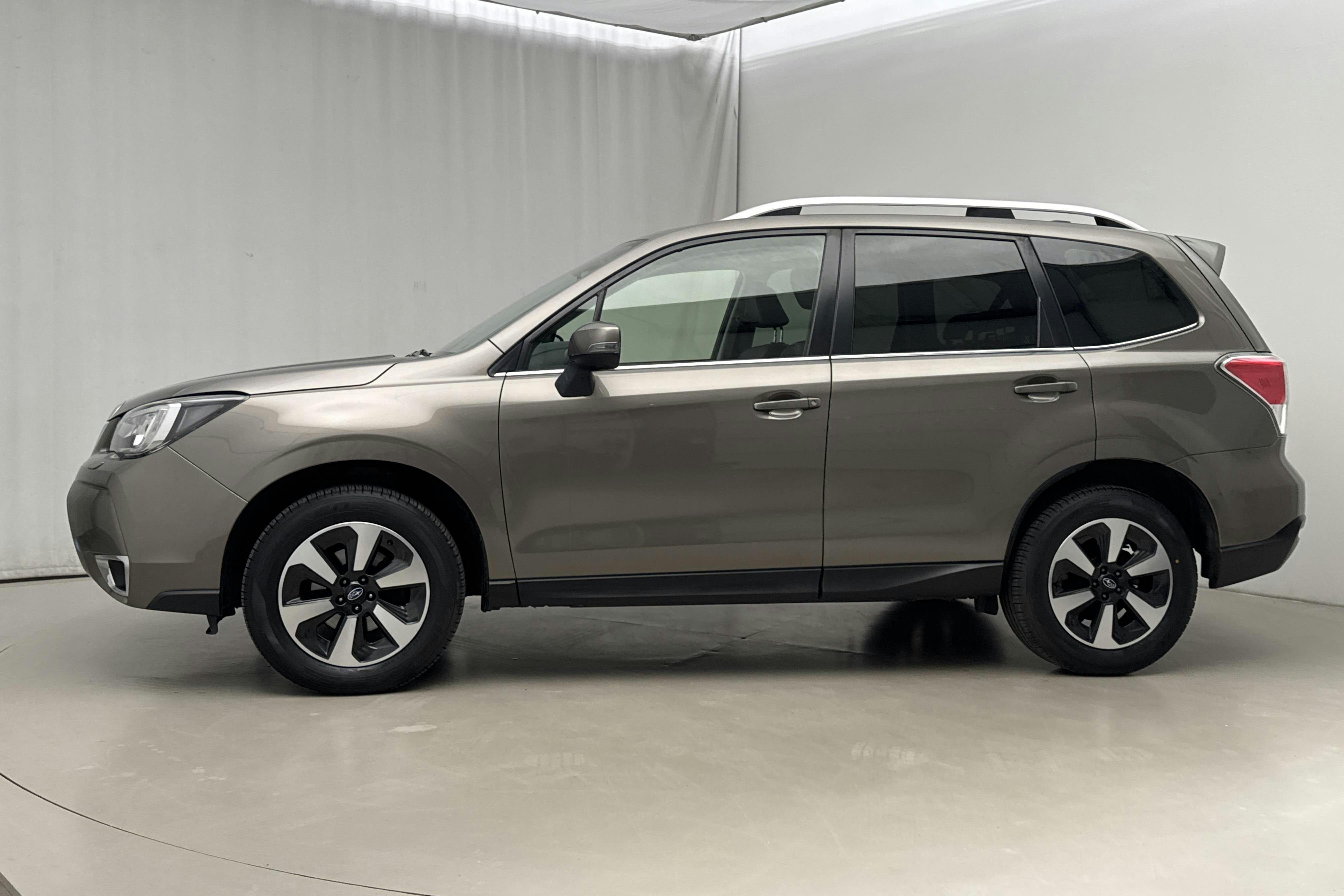 Presentationsfoto 2 av 16: Subaru Forester 2.0 (150hk) - 11 346 mil - Automat - Light Brown - 2019