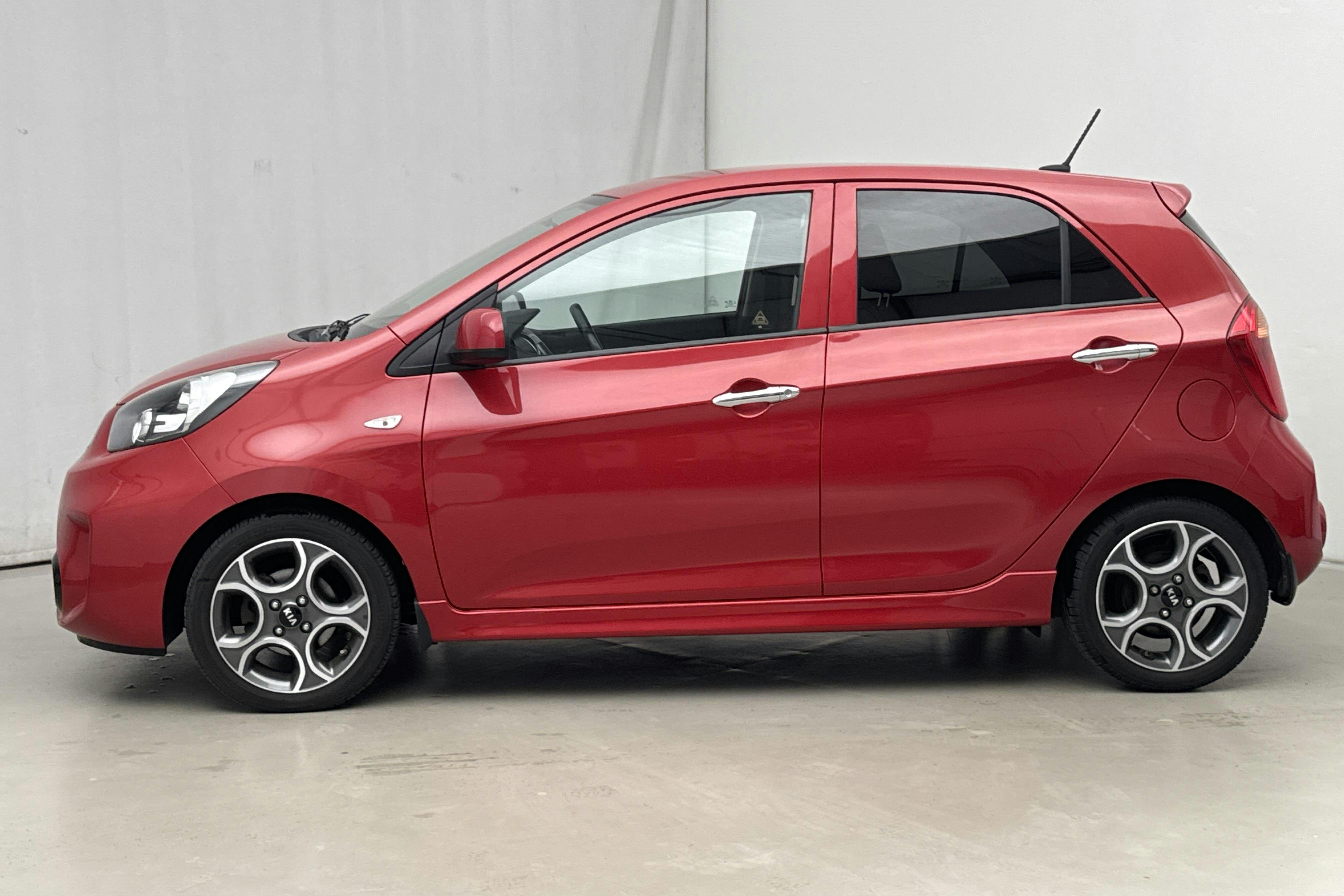 Presentationsfoto 2 av 16: KIA Picanto 1.0 5dr (69hk) - 5 160 mil - Manuell - röd - 2017