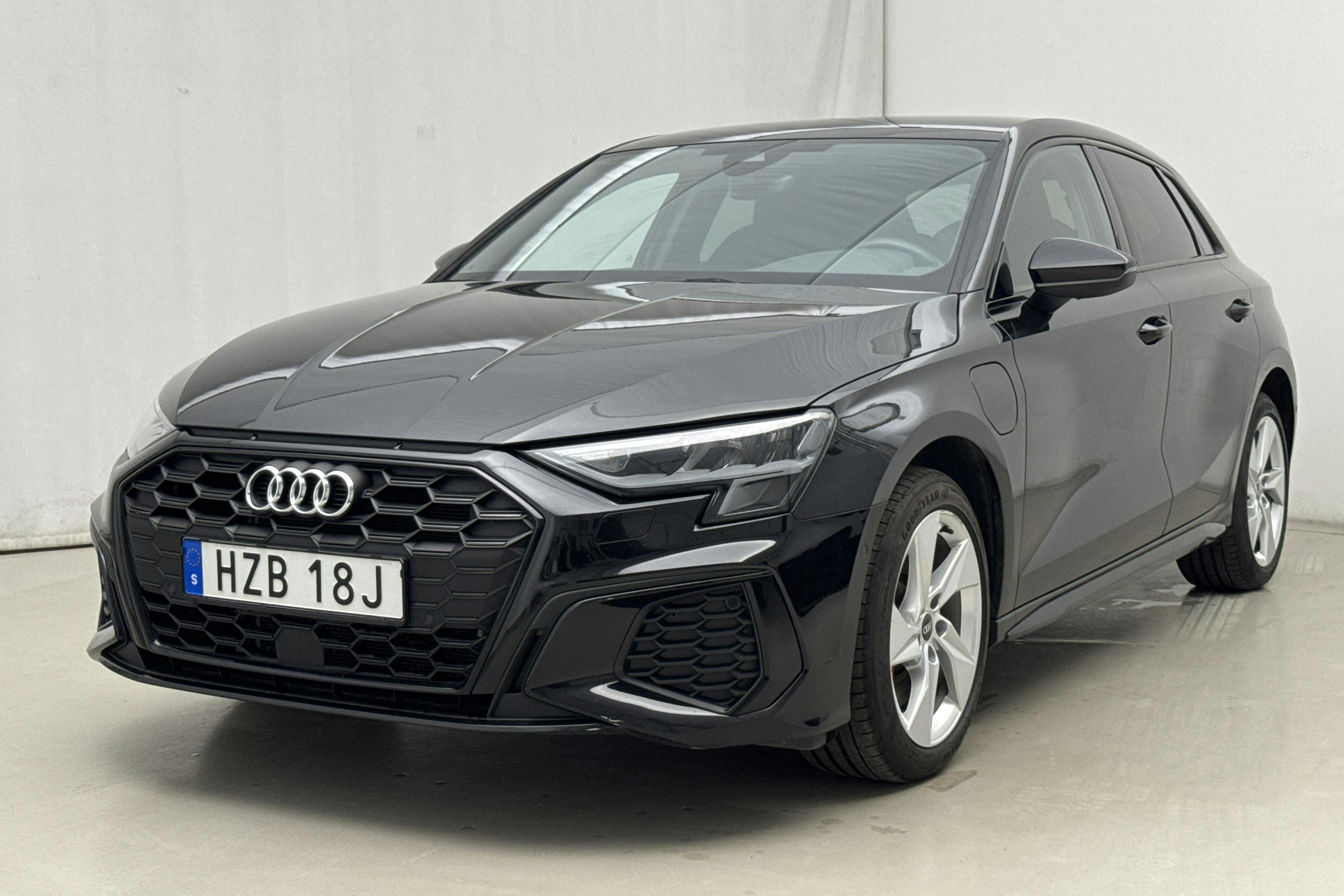 Audi A3 Sportback 45 TFSI e (245hk) - 3 449 mil - Automat - svart - 2021