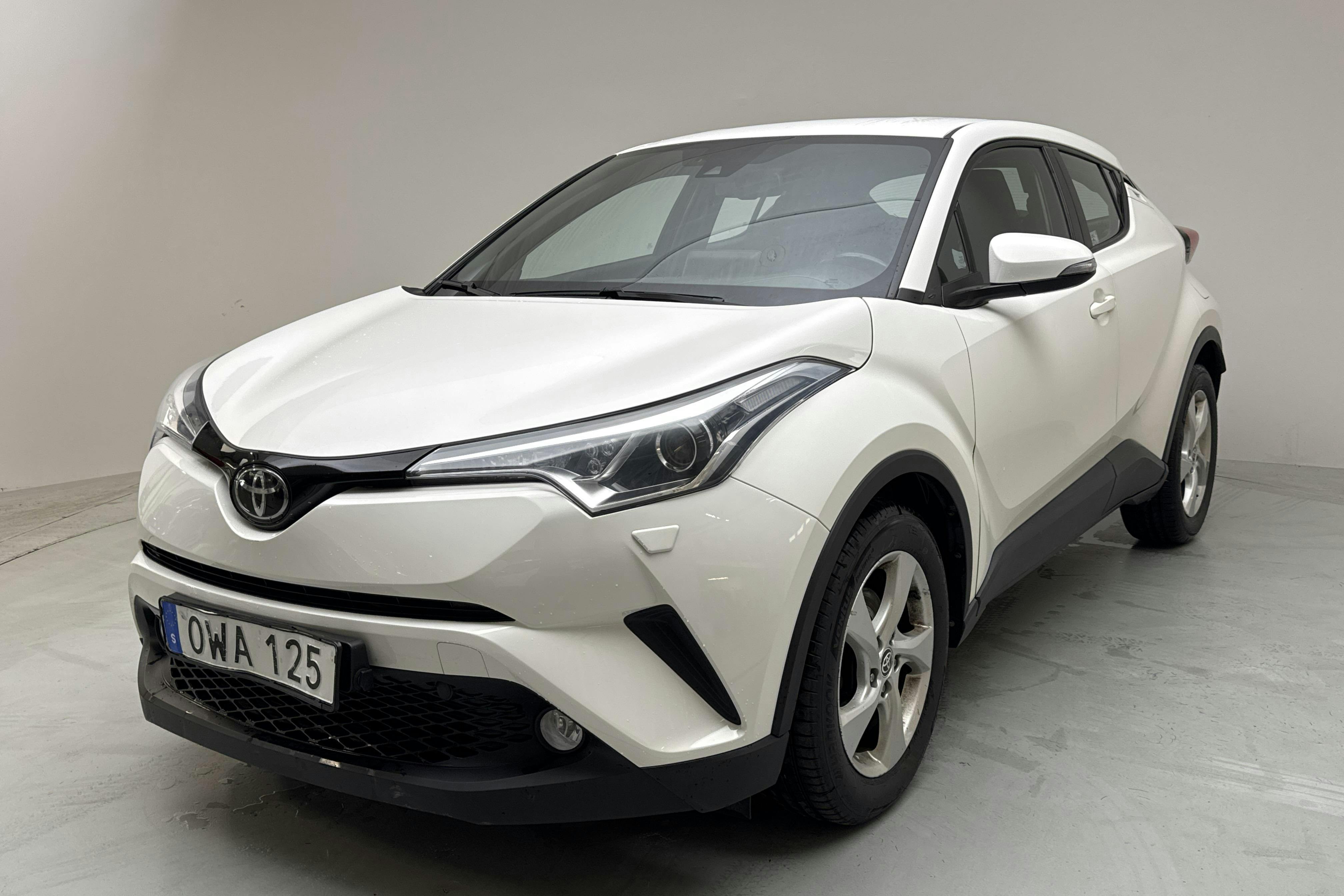 Toyota C-HR 1.2T AWD (116hk) - 21 327 mil - Automat - vit - 2017