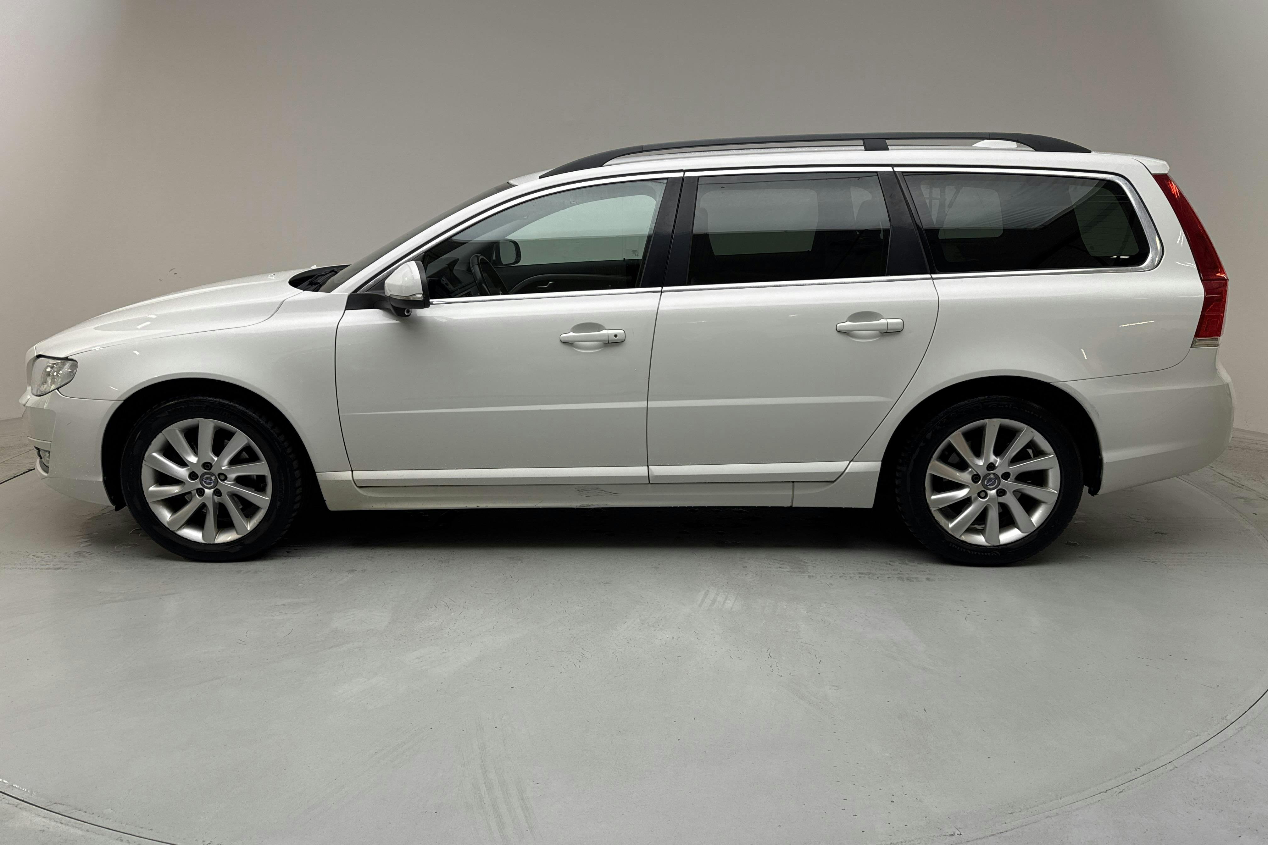 Presentation photo 2 of 13: Volvo V70 II T4 (190hk) - 123 440 km - Automatic - white - 2016